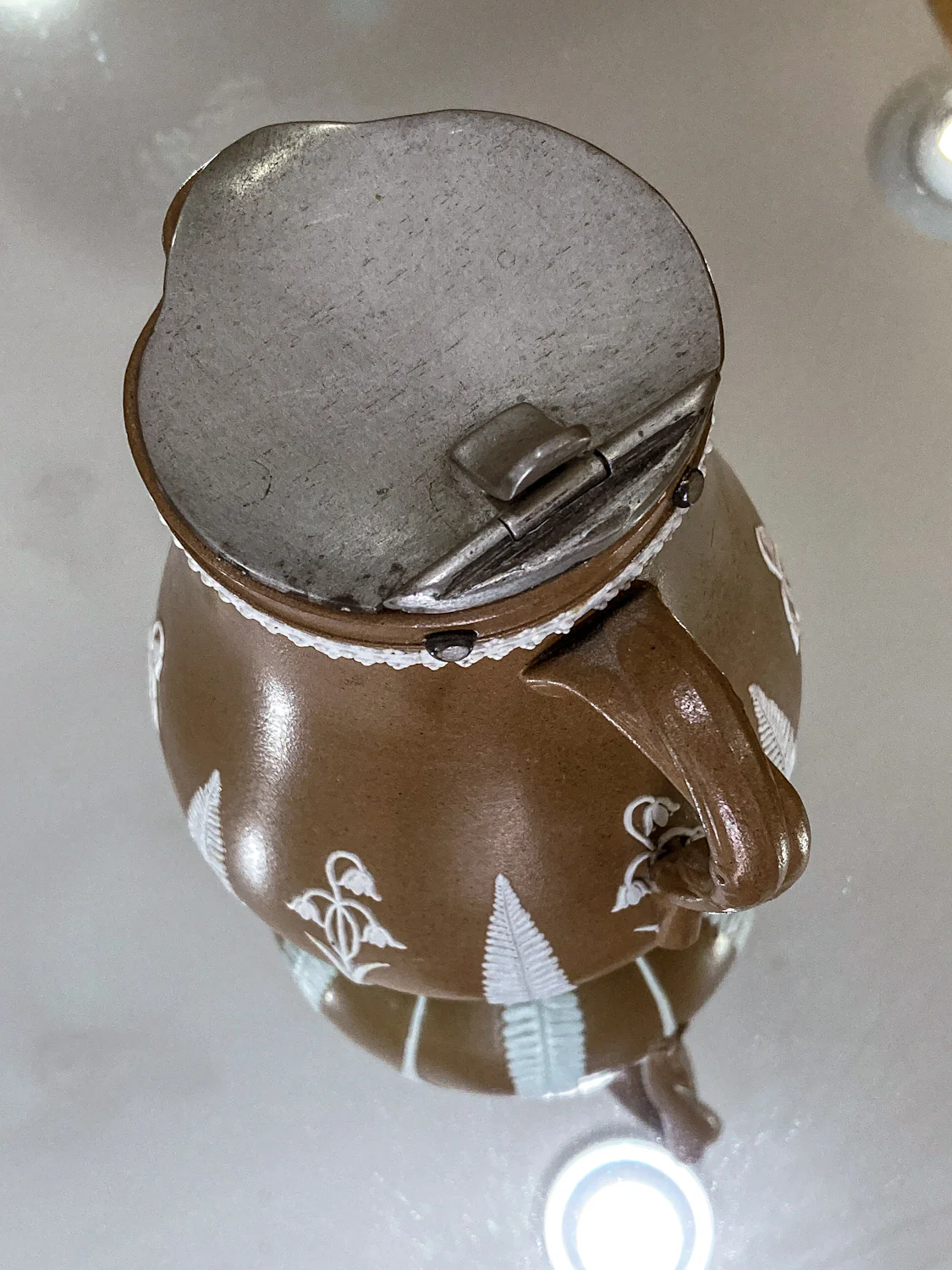 Antique 1850s Dudson Pottery English White Flora Tan Wedgwood Style Syrup Jug - Image 10