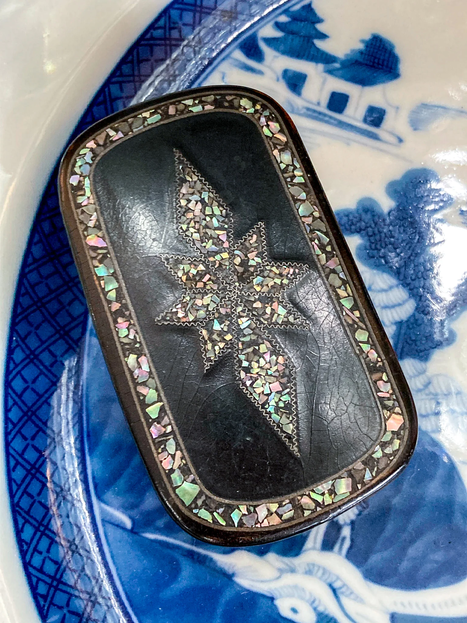 19th Century Antique Abalone Shell Inlay Papier-Mache English Trinket Box - Image 3