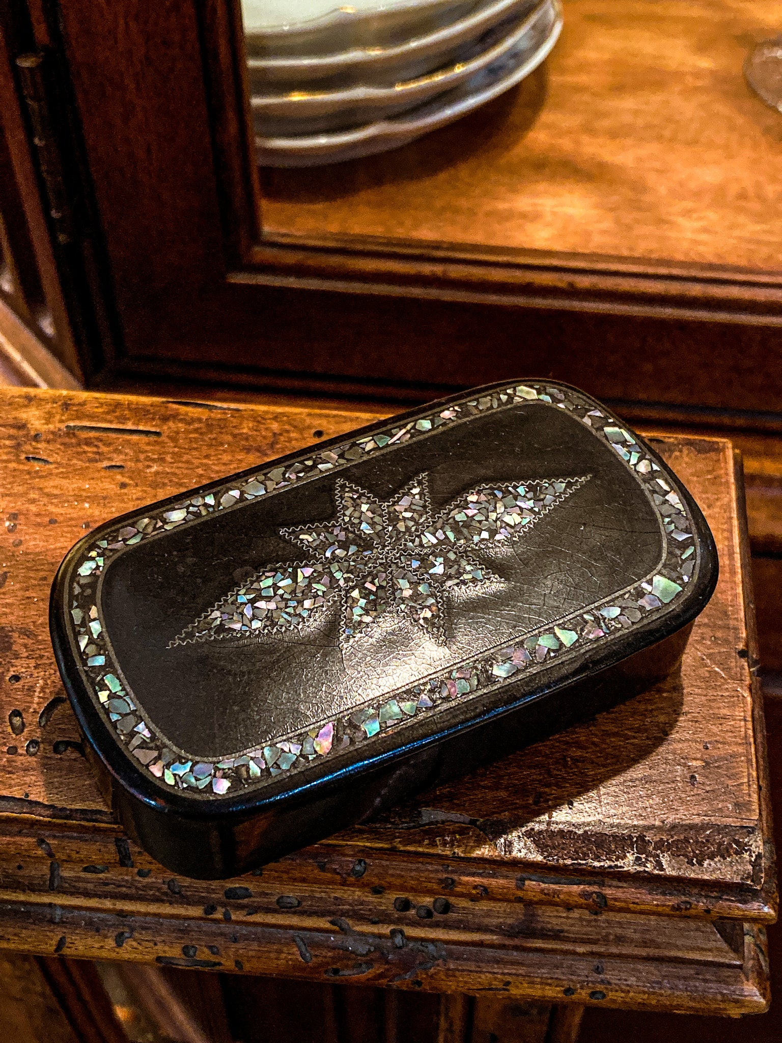 19th Century Antique Abalone Shell Inlay Papier-Mache English Trinket Box - Image 4