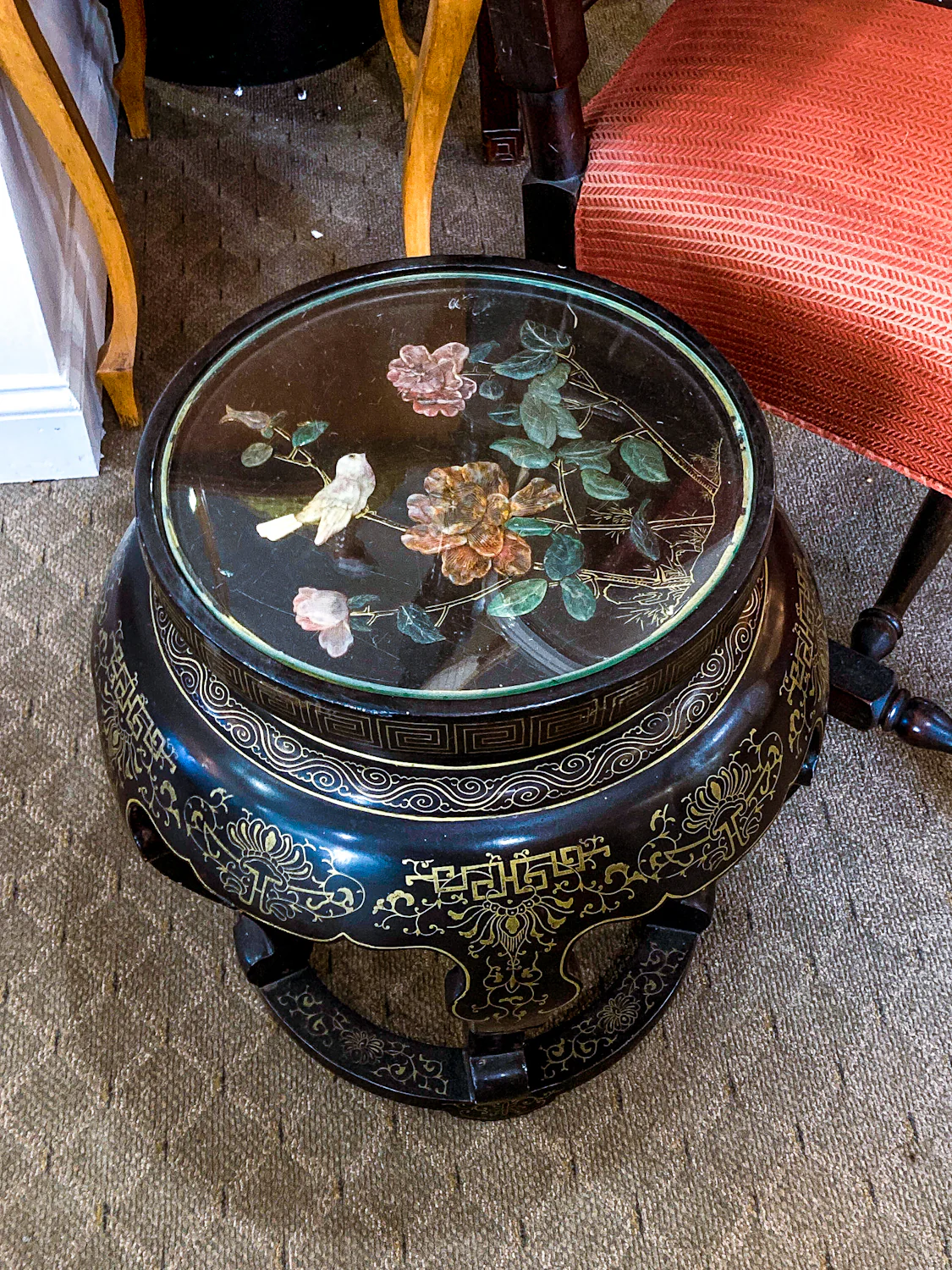 Vintage Applied Stone Roses Bird Gold Detailed Black Lacquer Round Side Table - Image 11