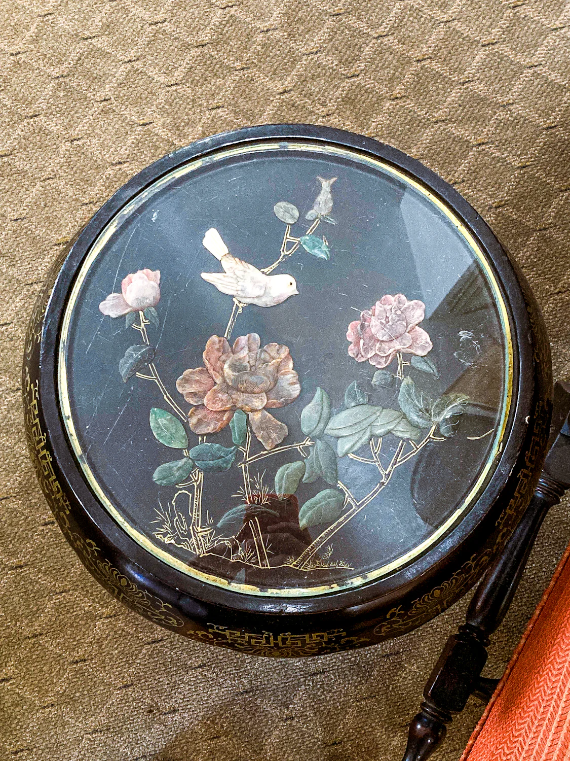 Vintage Applied Stone Roses Bird Gold Detailed Black Lacquer Round Side Table - Image 12