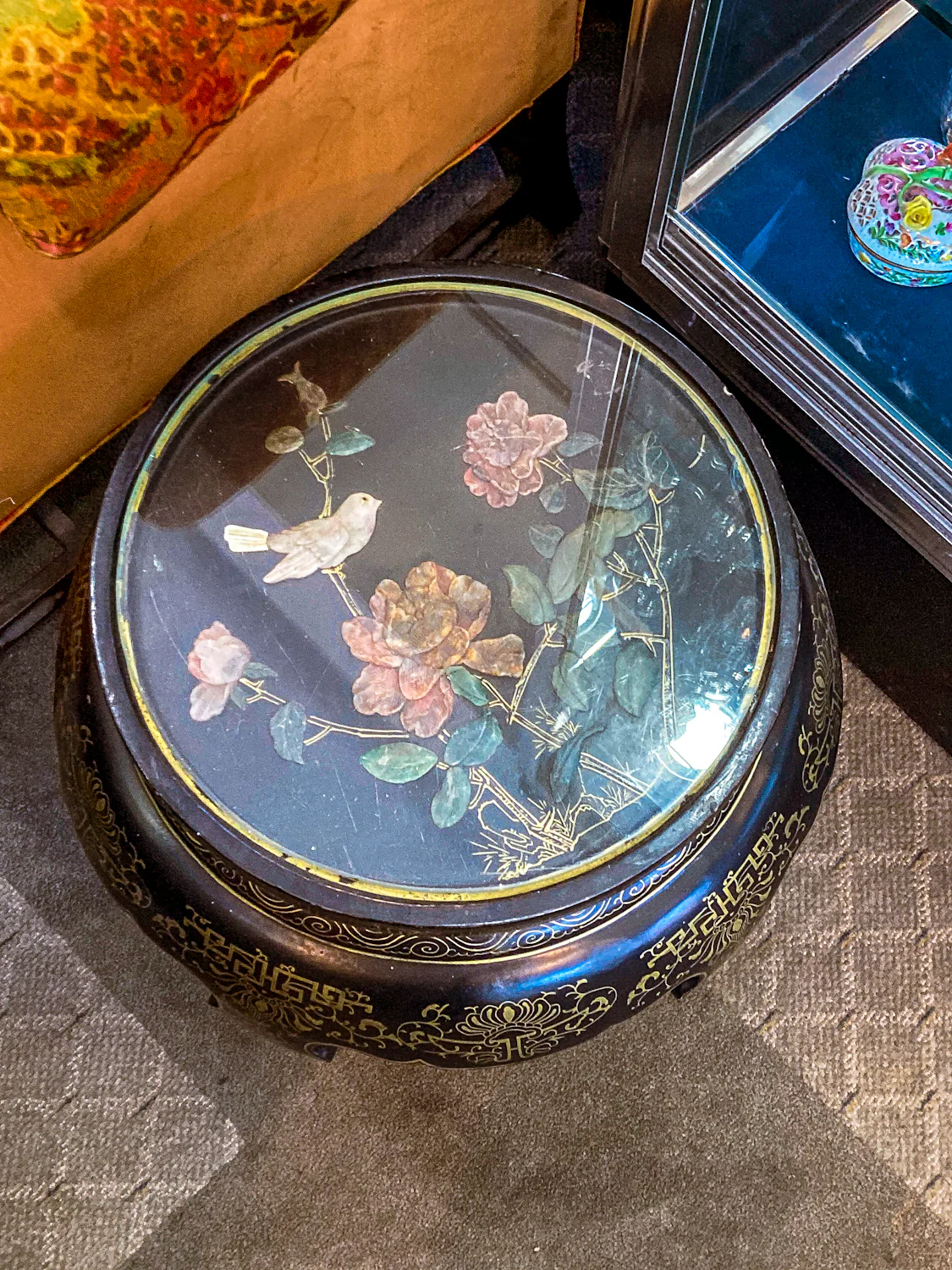 Vintage Applied Stone Roses Bird Gold Detailed Black Lacquer Round Side Table - Image 13