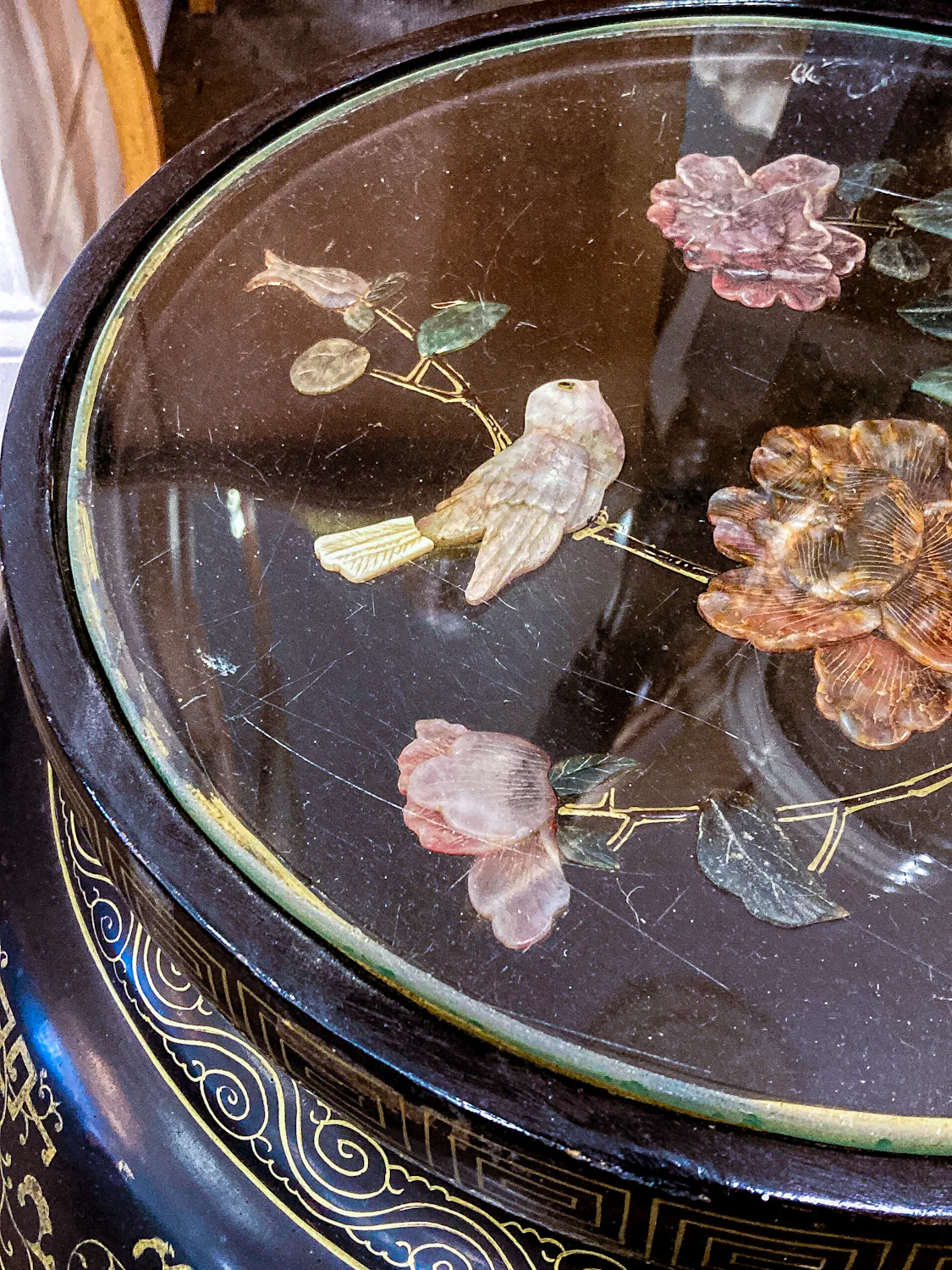 Vintage Applied Stone Roses Bird Gold Detailed Black Lacquer Round Side Table - Image 15