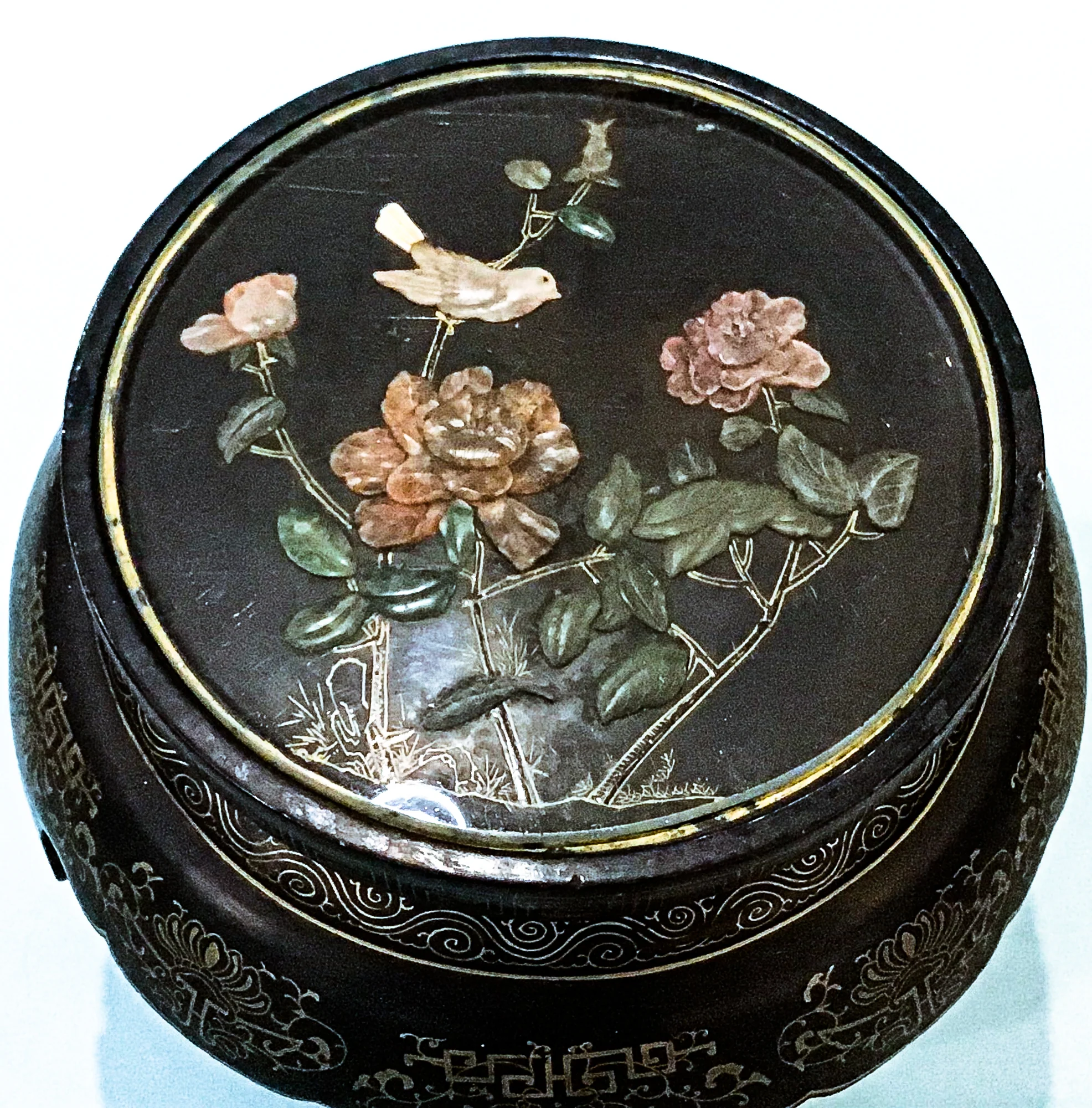 Vintage Applied Stone Roses Bird Gold Detailed Black Lacquer Round Side Table - Image 19