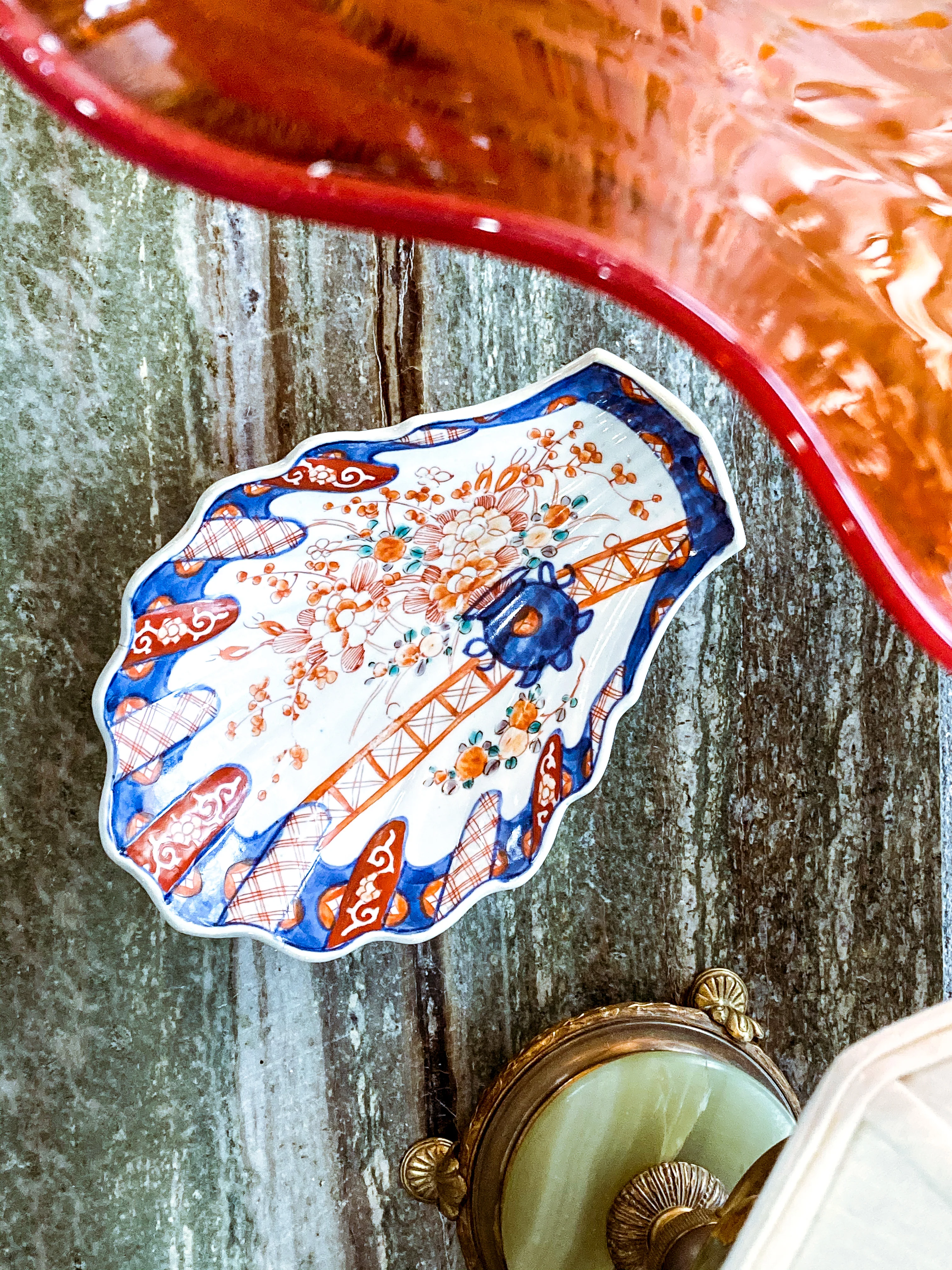 Antique Imari Floral Motif Shell Shaped Japanese Porcelain Dish Tray - Image 4