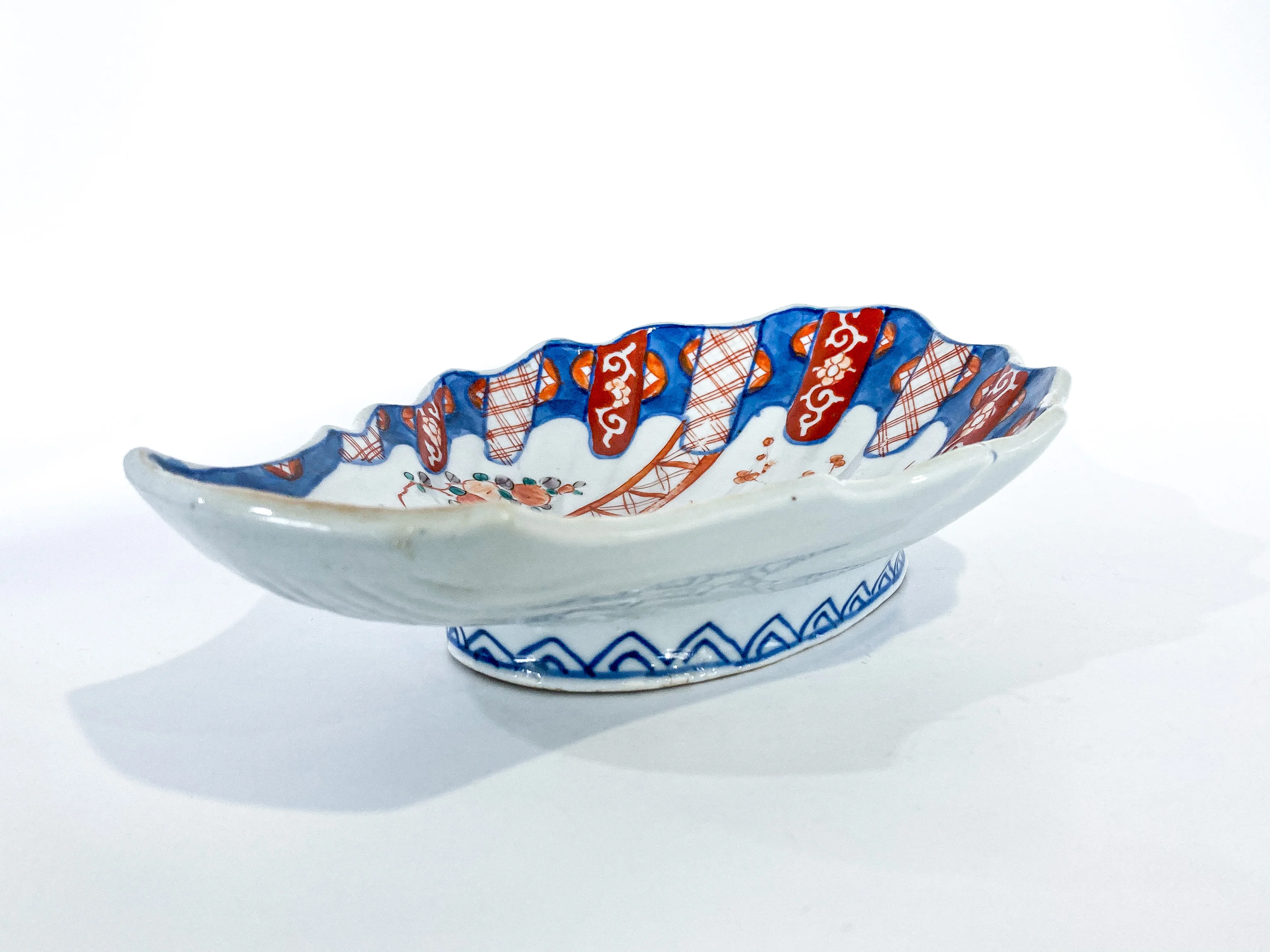 Antique Imari Floral Motif Shell Shaped Japanese Porcelain Dish Tray - Image 8