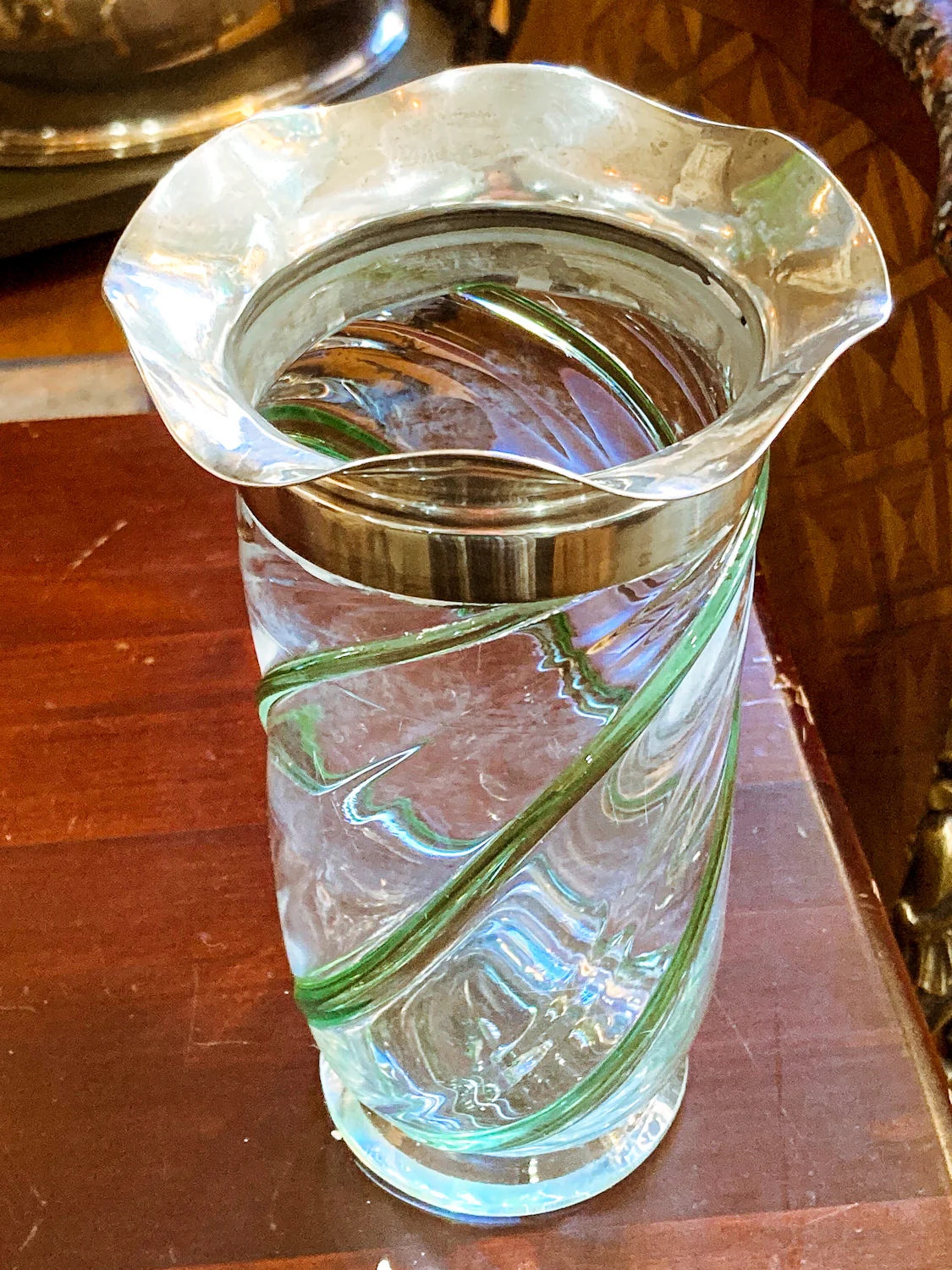 Antique 1908 English Handblown Green Swirl Sterling Silver Ruffle Rim Vase - Image 4