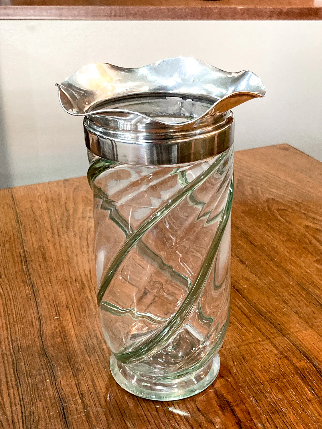 Antique 1908 English Handblown Green Swirl Sterling Silver Ruffle Rim Vase - Image 6