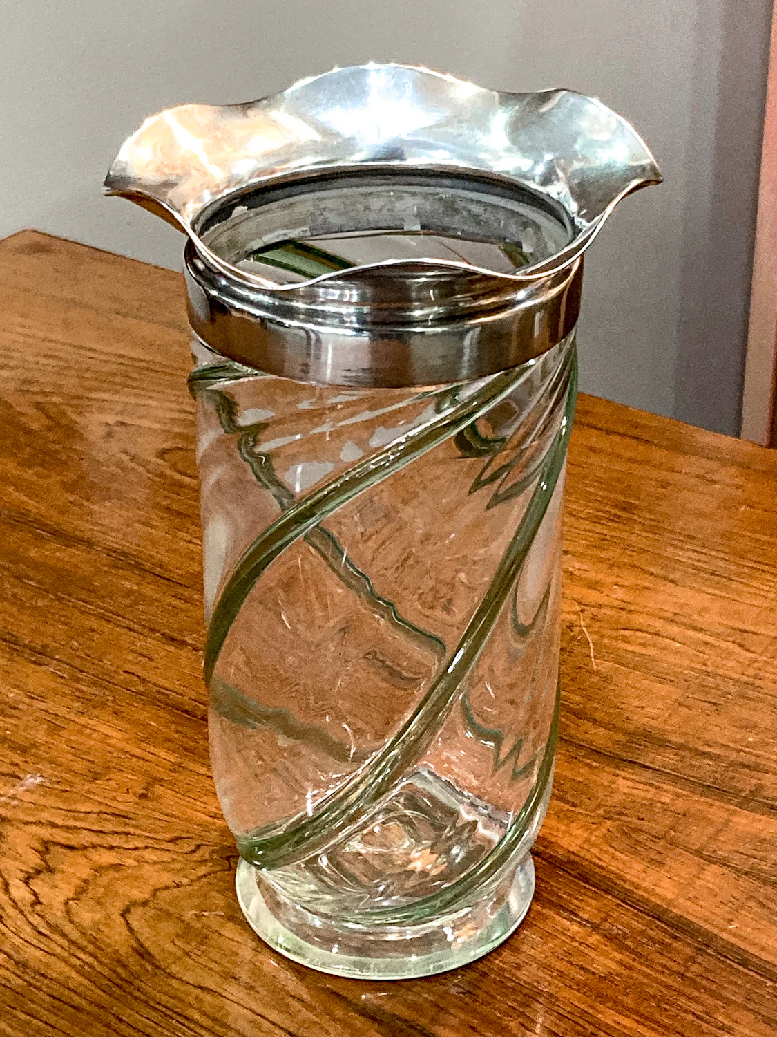 Antique 1908 English Handblown Green Swirl Sterling Silver Ruffle Rim Vase - Image 8