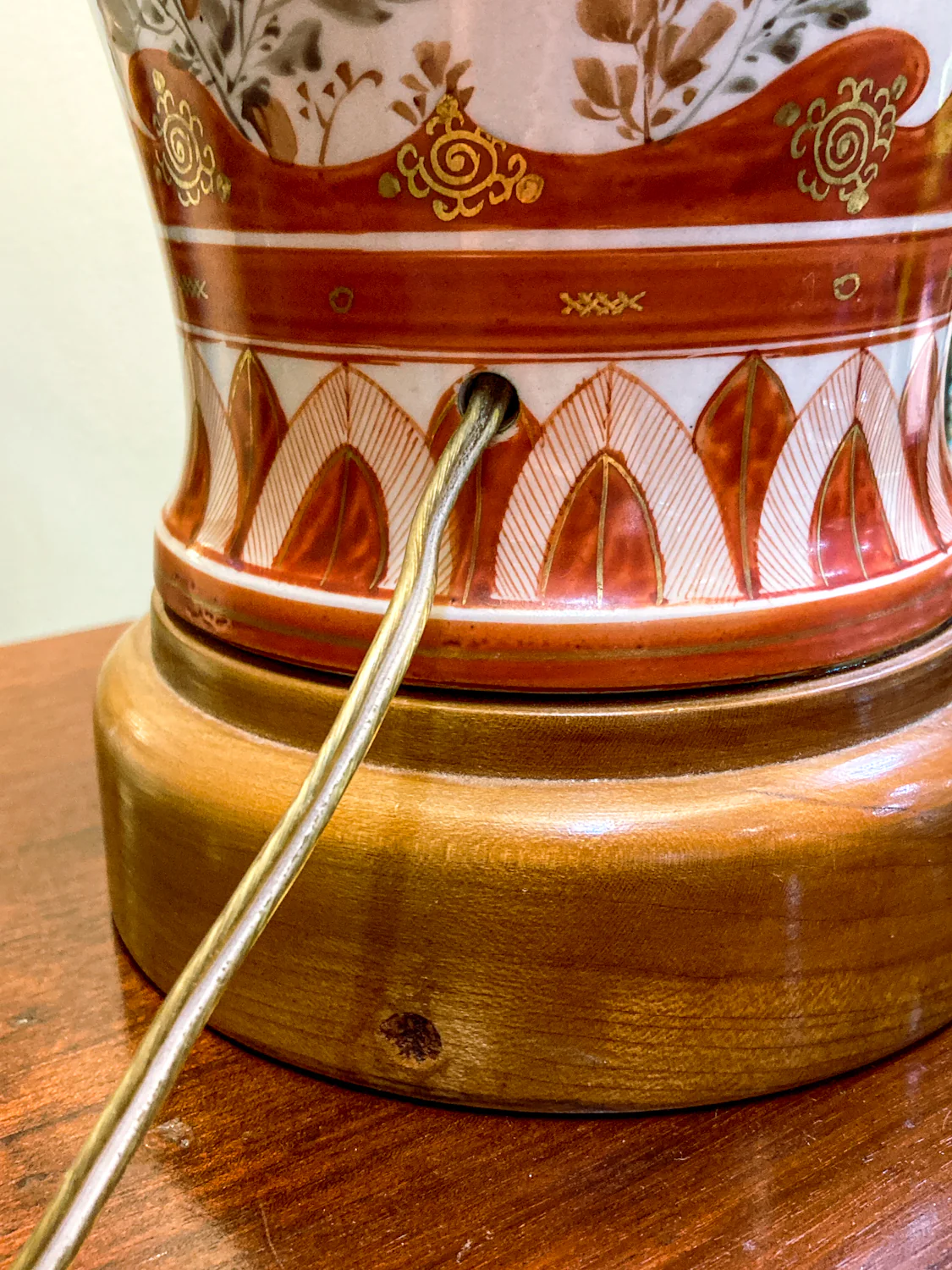 Antique Japanese Hand Painted Kutani Porcelain Vase Lamp Wood Base - Image 12