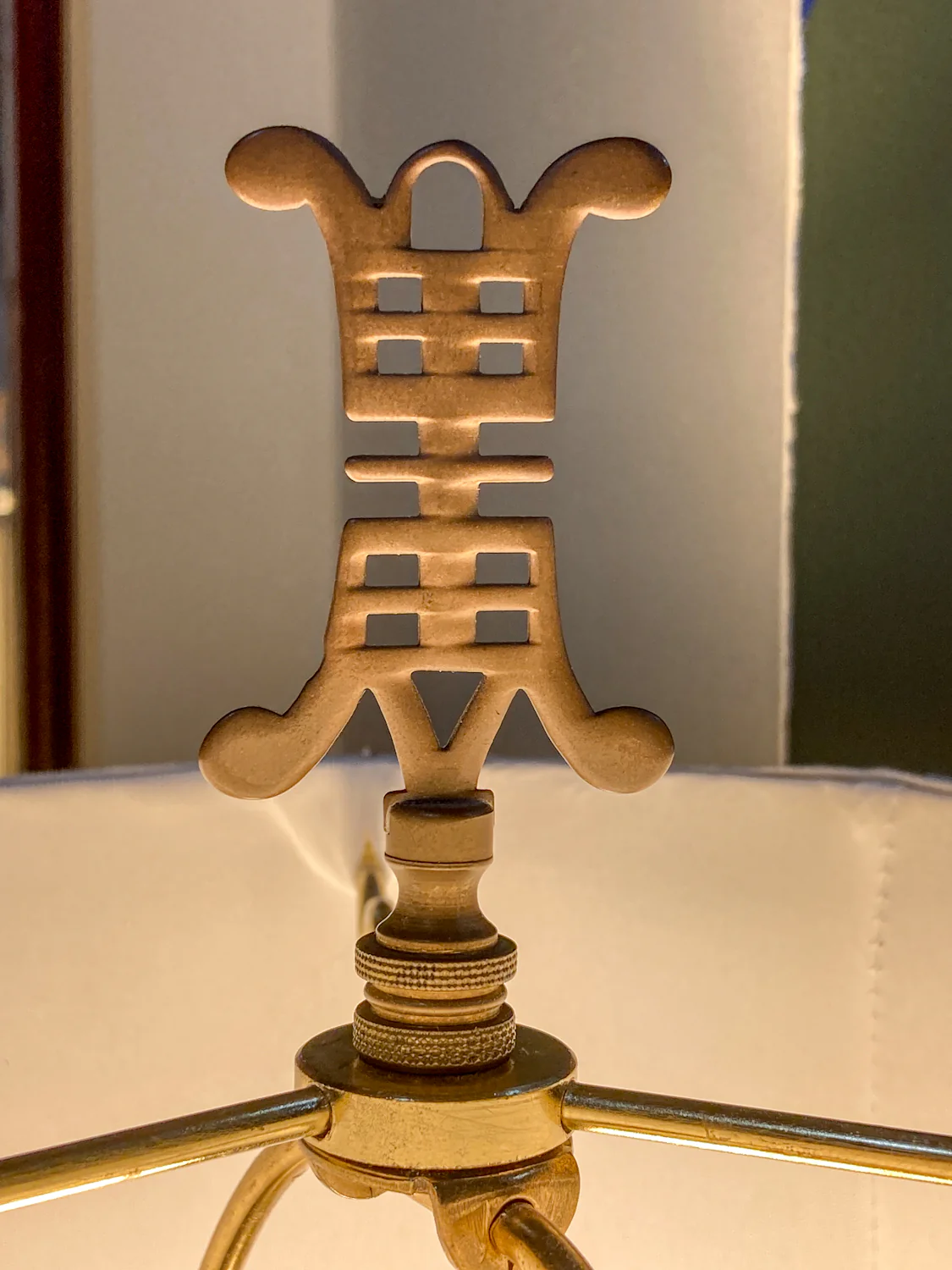 Antique Japanese Hand Painted Kutani Porcelain Vase Lamp Wood Base - Image 15