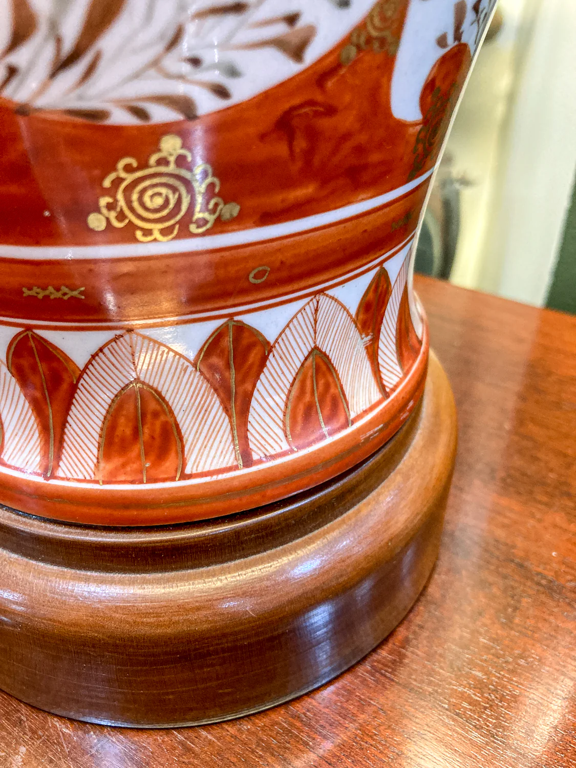 Antique Japanese Hand Painted Kutani Porcelain Vase Lamp Wood Base - Image 16