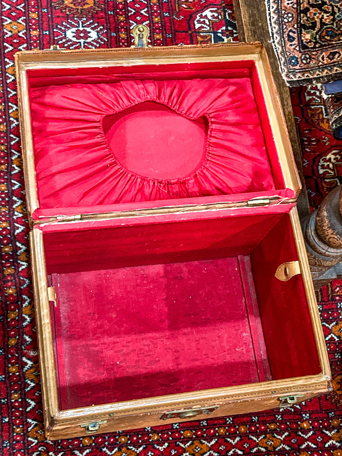 Antique Edwardian Leather Red Lined Carrying Travel Luggage Hat Box - Image 20