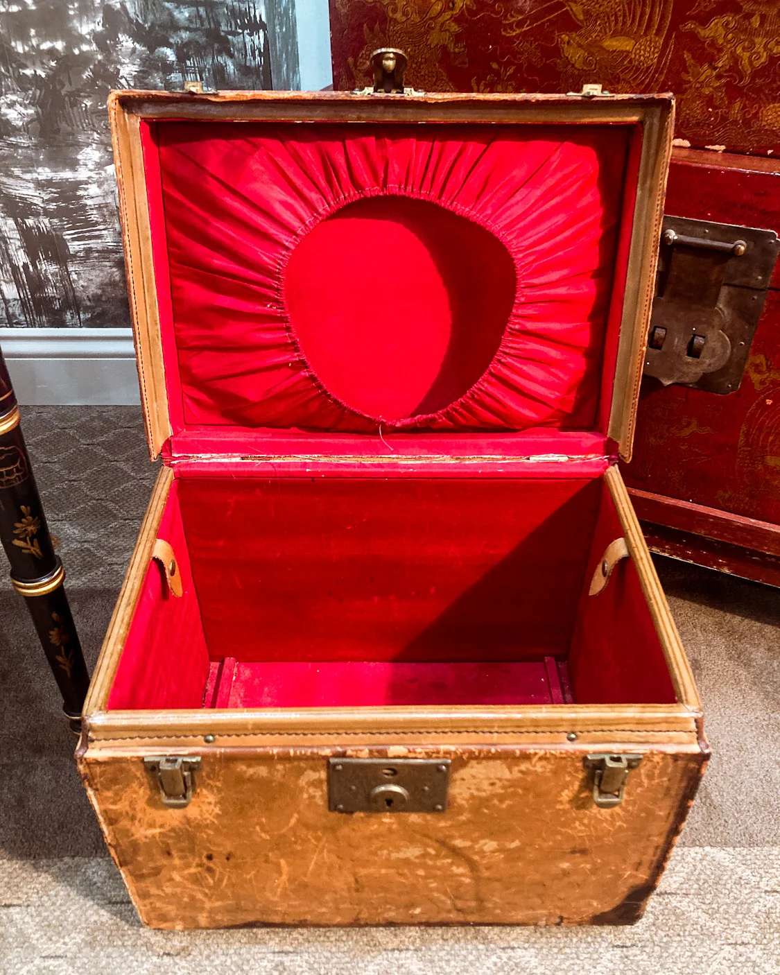 Antique Edwardian Leather Red Lined Carrying Travel Luggage Hat Box - Image 3