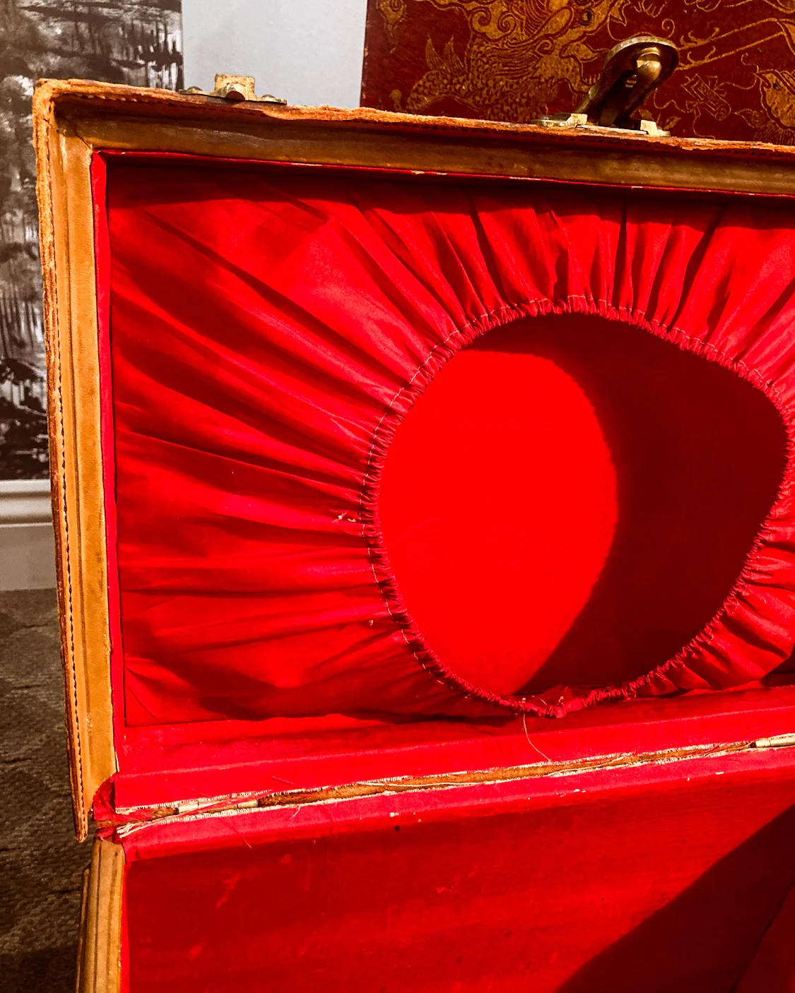 Antique Edwardian Leather Red Lined Carrying Travel Luggage Hat Box - Image 5