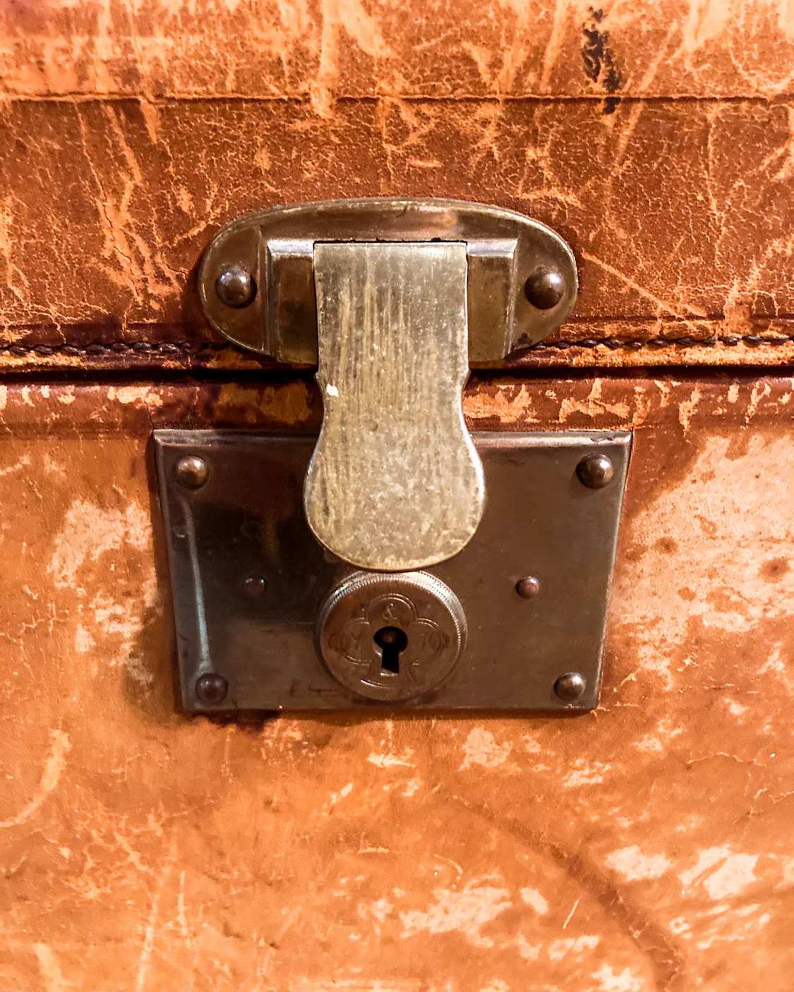 Antique Edwardian Leather Red Lined Carrying Travel Luggage Hat Box - Image 7