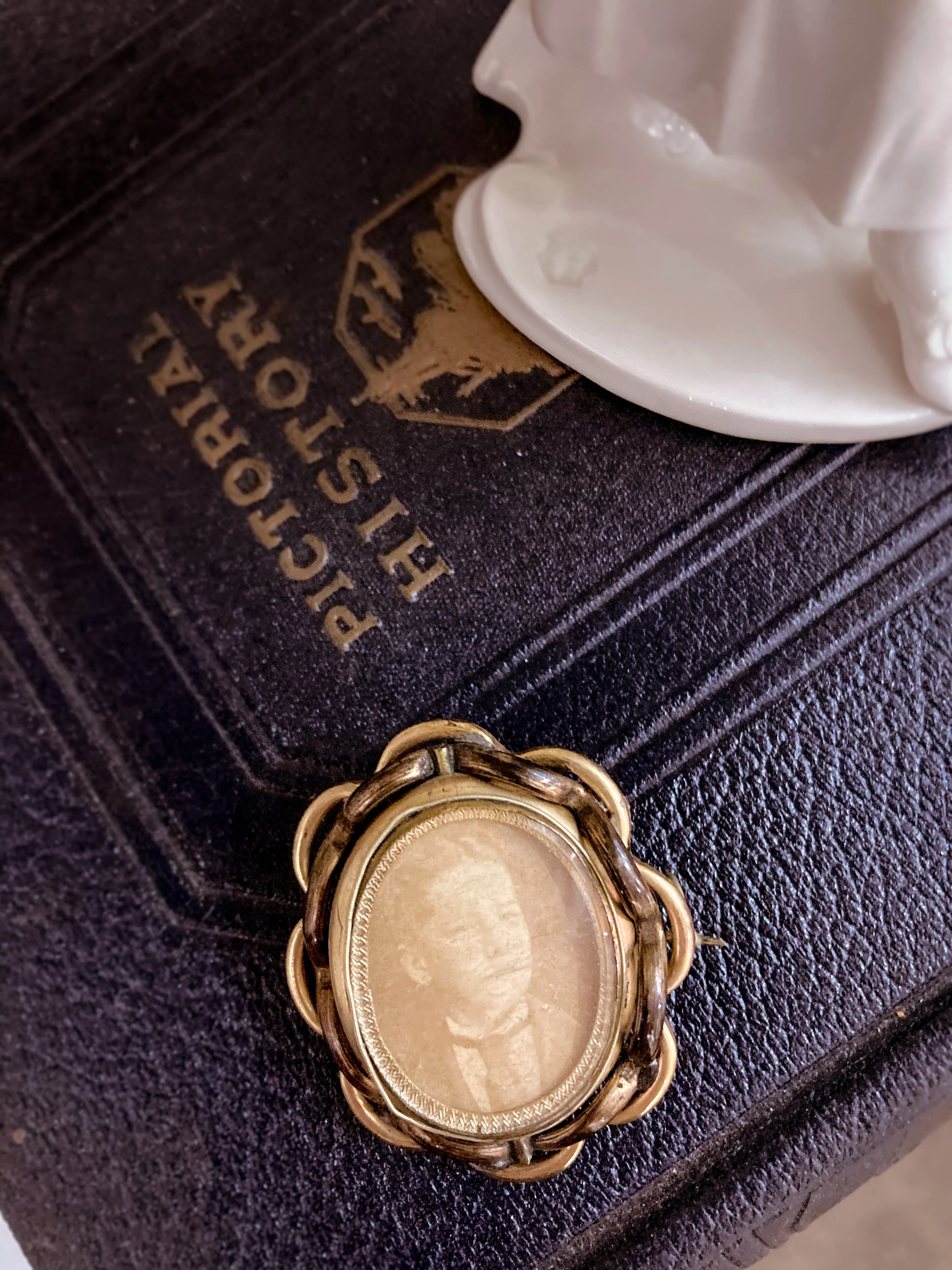 Antique Victorian Gold Filled Rotating Double Photo Mourning Brooch Pin - Image 3