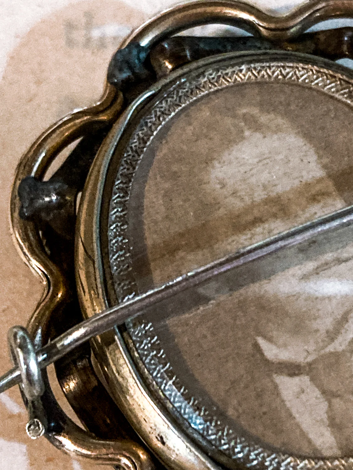 Antique Victorian Gold Filled Rotating Double Photo Mourning Brooch Pin - Image 4