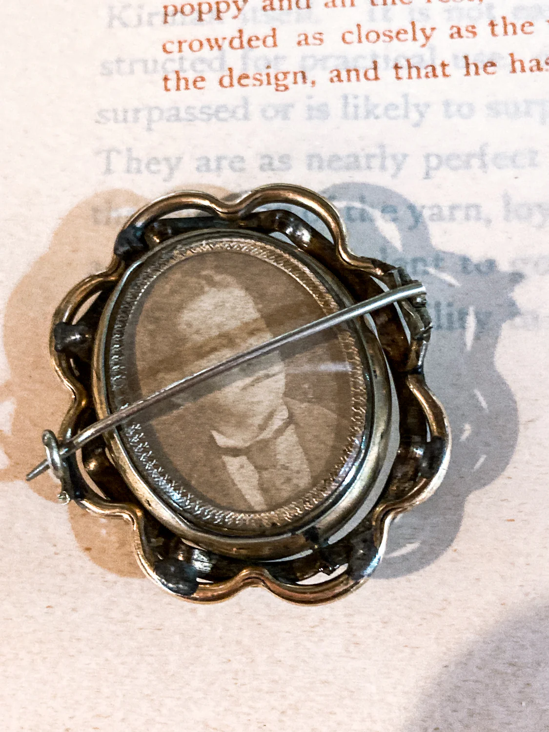 Antique Victorian Gold Filled Rotating Double Photo Mourning Brooch Pin - Image 8