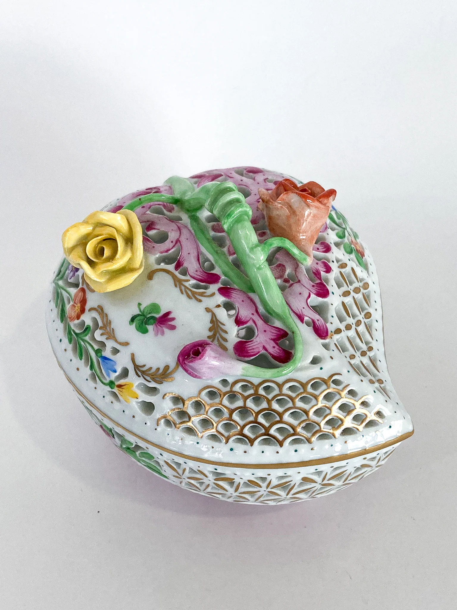 Herend Hand Painted Floral Lattice Reticulated Porcelain Rose Heart Box - Image 17