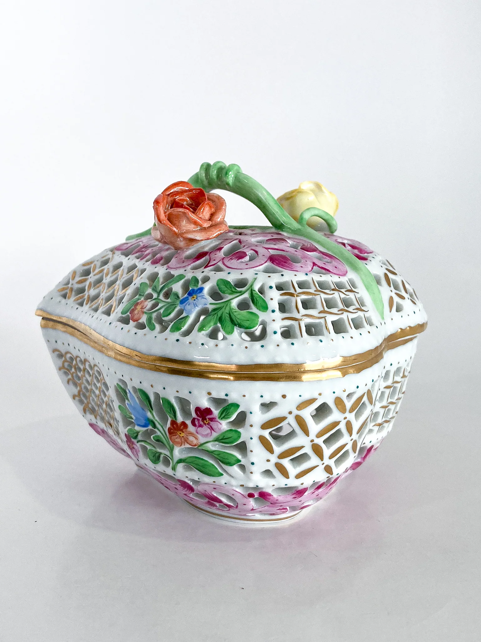 Herend Hand Painted Floral Lattice Reticulated Porcelain Rose Heart Box - Image 18