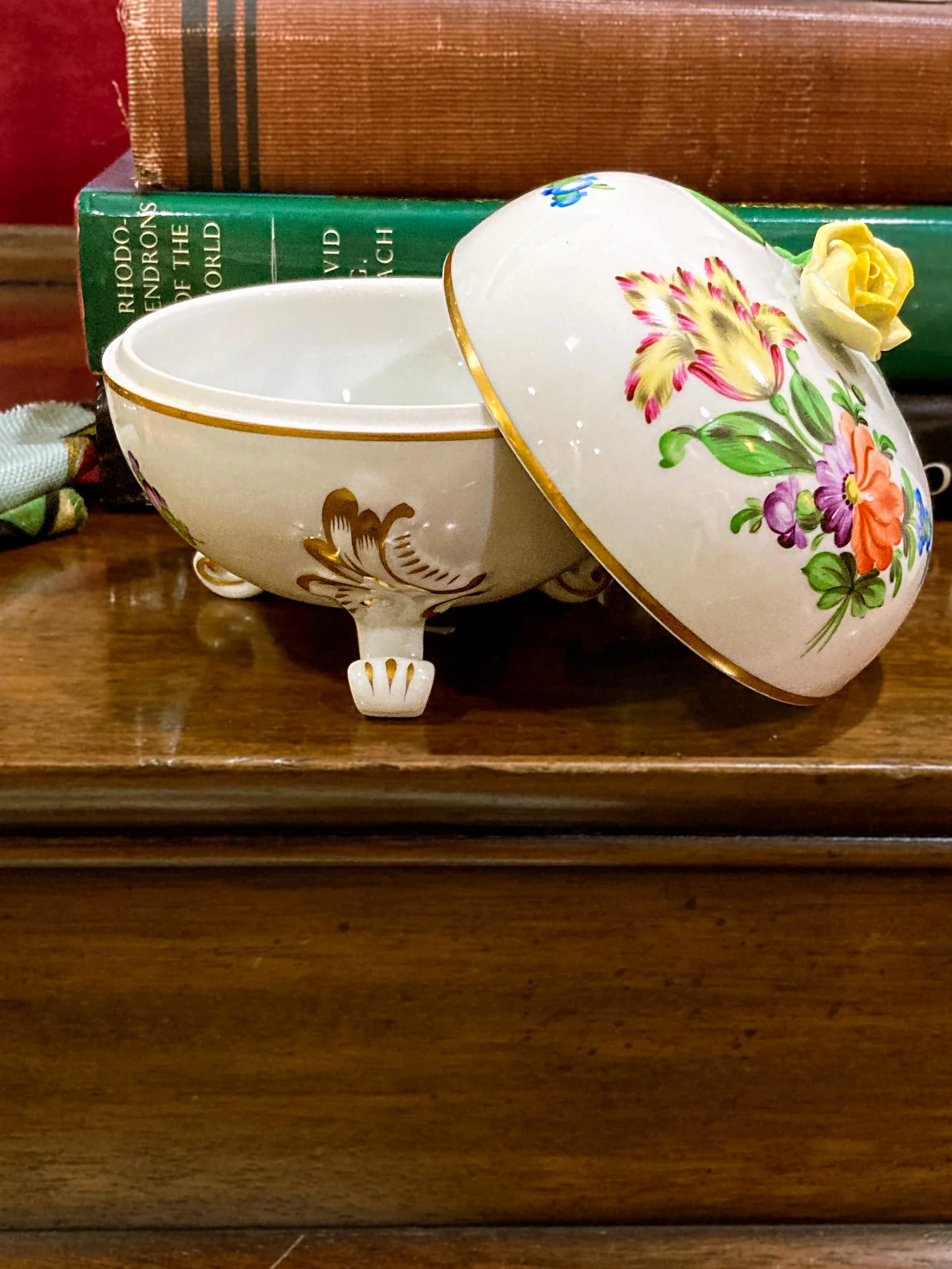 20th Century Herend Hungary Hand Painted Porcelain Yellow Rose Trinket Box - Image 3