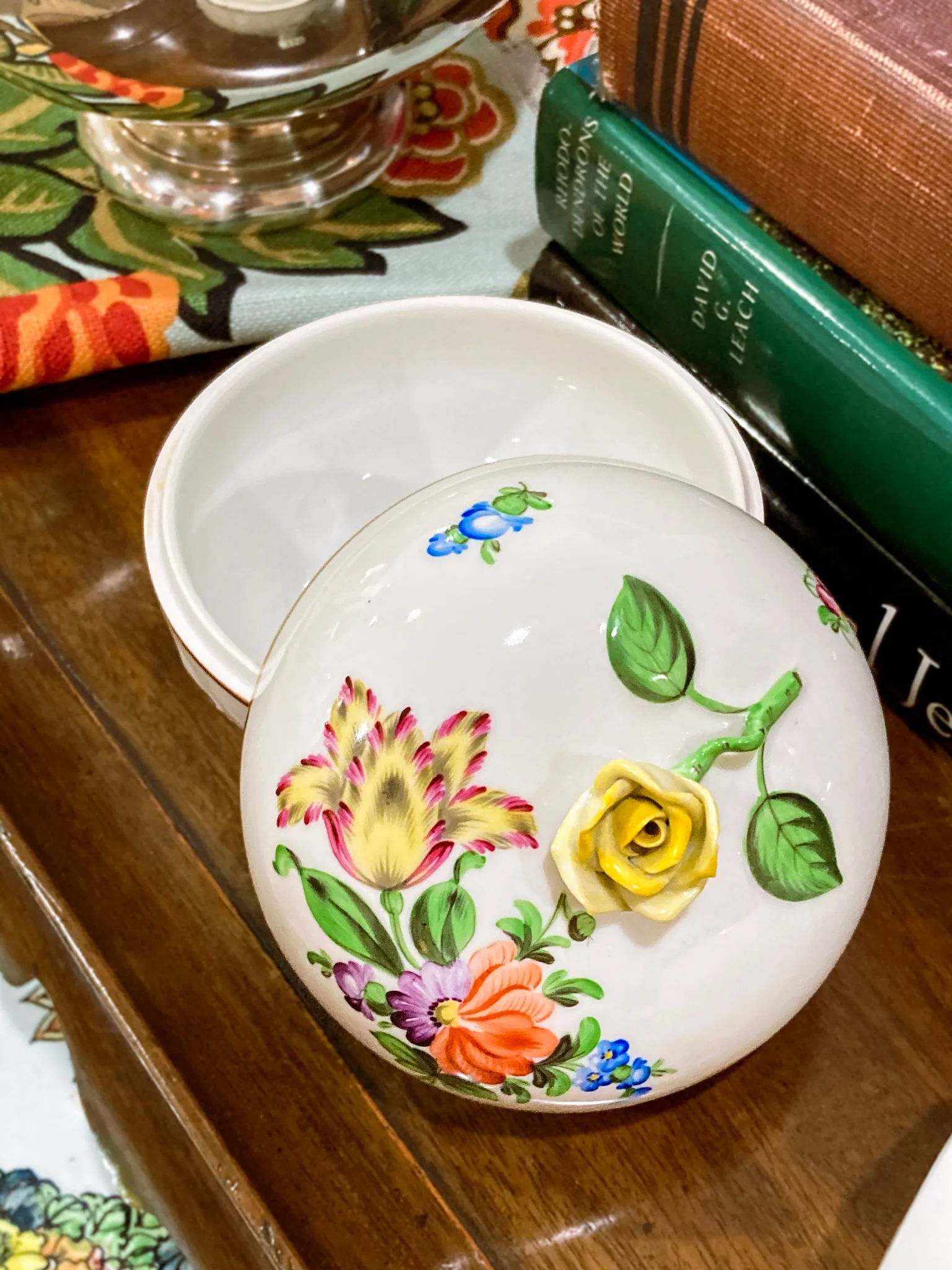 20th Century Herend Hungary Hand Painted Porcelain Yellow Rose Trinket Box - Image 7