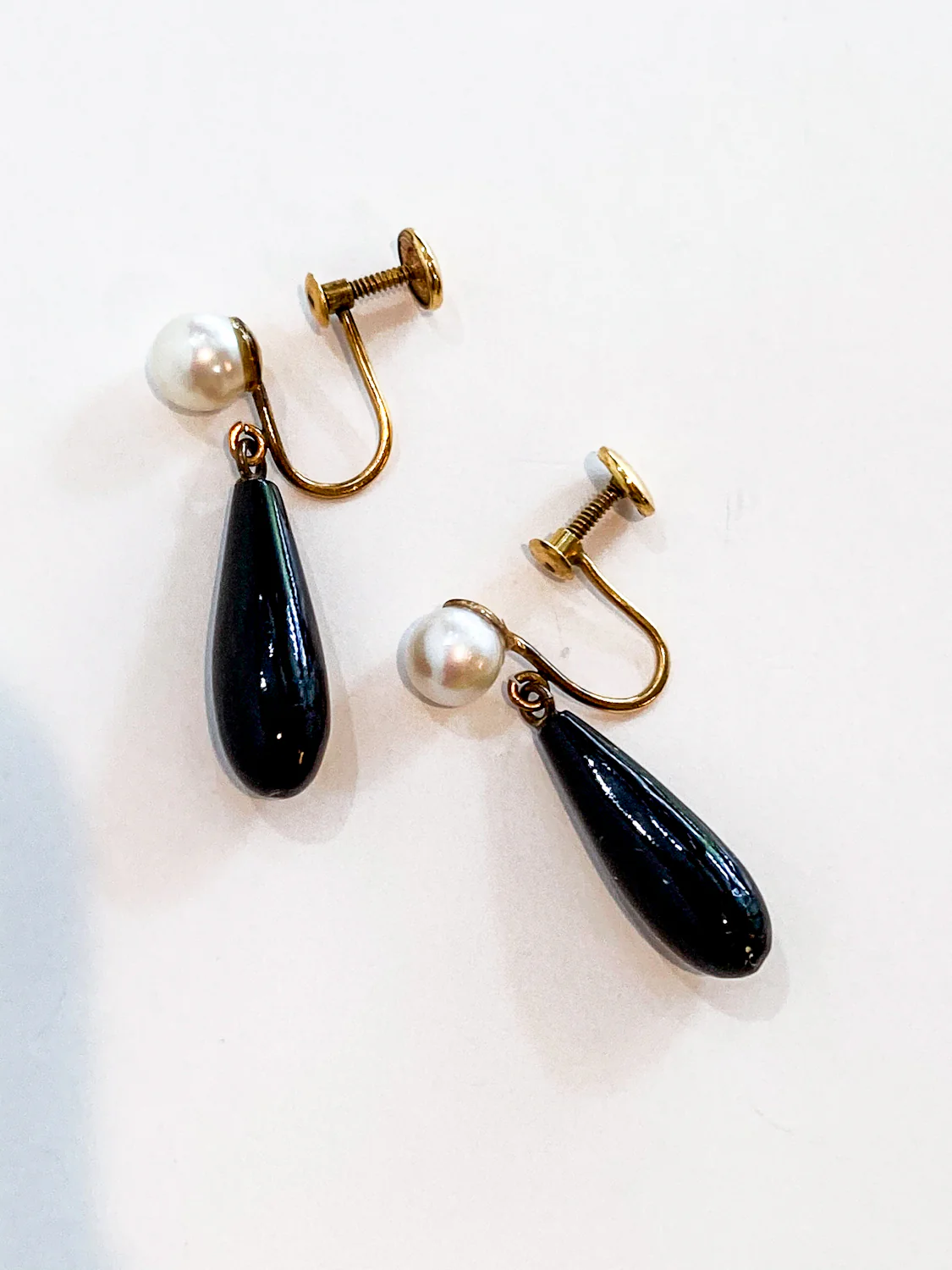 Vintage 12K Gold Filled Pearl Black Tear Drop Dangle Screwback Earrings - Image 13