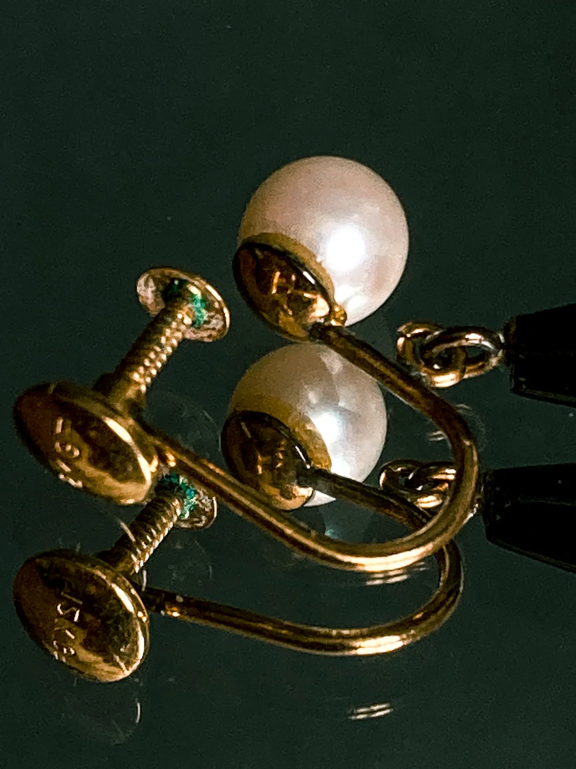 Vintage 12K Gold Filled Pearl Black Tear Drop Dangle Screwback Earrings - Image 16