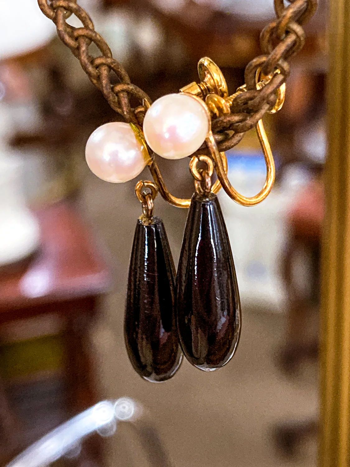 Vintage 12K Gold Filled Pearl Black Tear Drop Dangle Screwback Earrings - Image 3