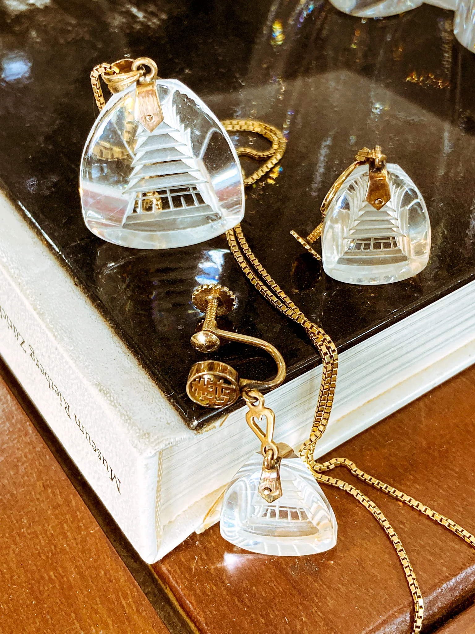 Vintage 14k Gold Carved Crystal Pagoda Necklace Earrings Japan Jewelry Set - Image 6