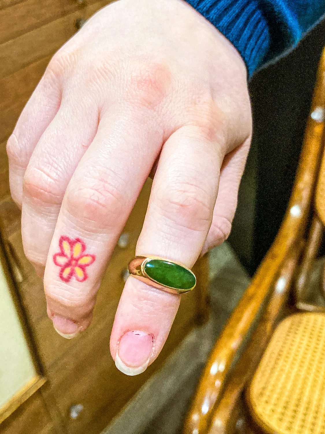 Timeless Vintage 14K Yellow Gold Oval Green Jade MCM Mod Ring - Image 3