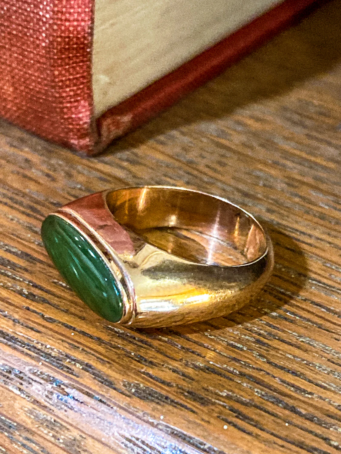 Timeless Vintage 14K Yellow Gold Oval Green Jade MCM Mod Ring - Image 6