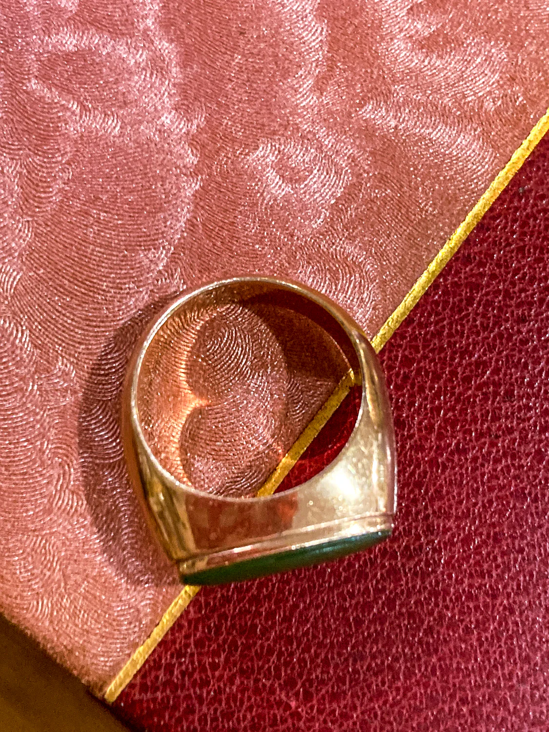 Timeless Vintage 14K Yellow Gold Oval Green Jade MCM Mod Ring - Image 7