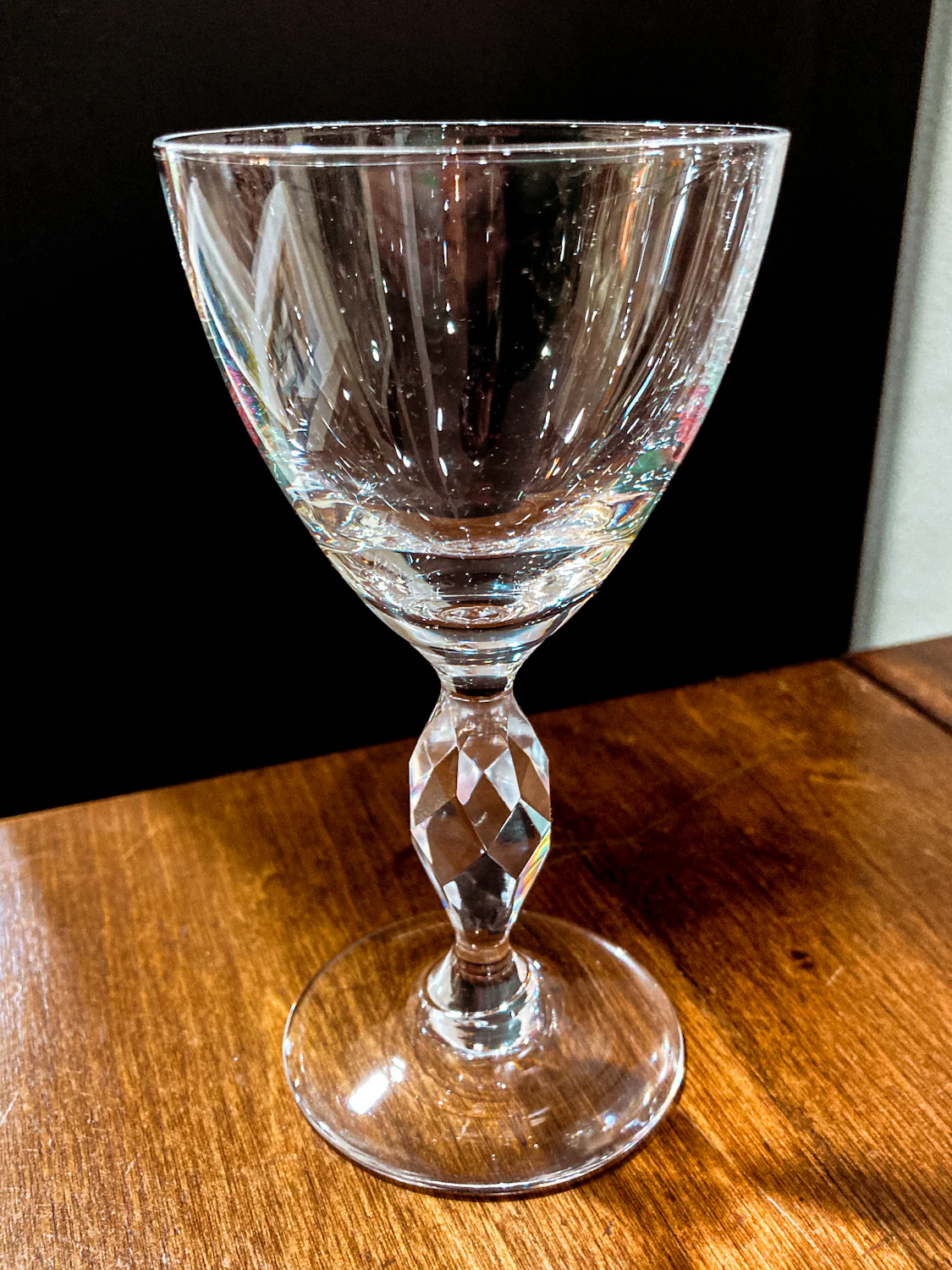 Vintage 1950s Set of Eight Paneled Stem Clear Glass Sherry Glasses - Image 16