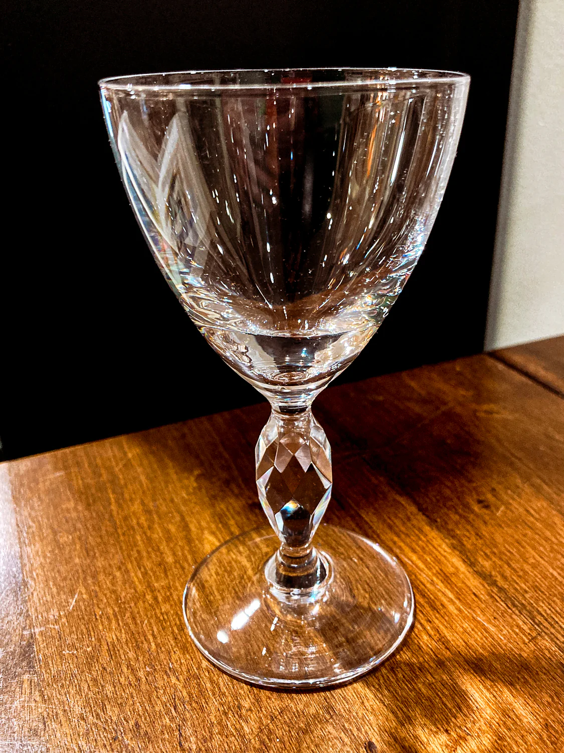 Vintage 1950s Set of Eight Paneled Stem Clear Glass Sherry Glasses - Image 17