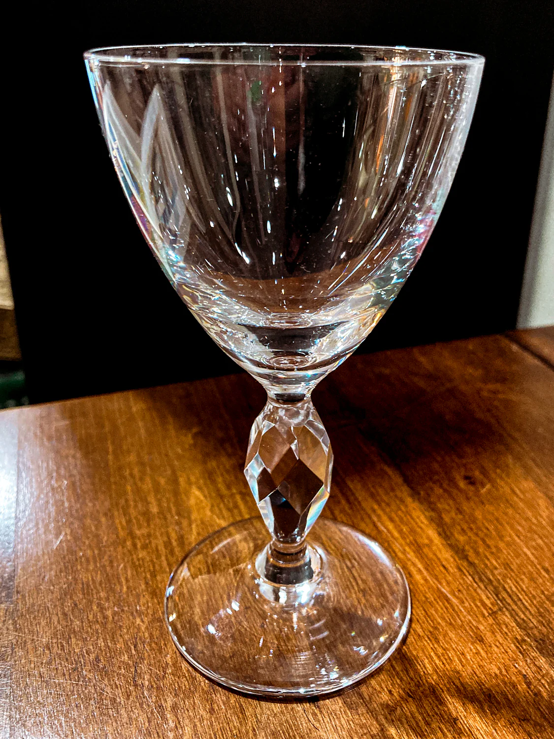 Vintage 1950s Set of Eight Paneled Stem Clear Glass Sherry Glasses - Image 19
