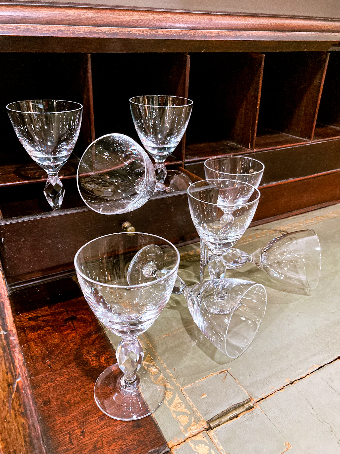 Vintage 1950s Set of Eight Paneled Stem Clear Glass Sherry Glasses - Image 4