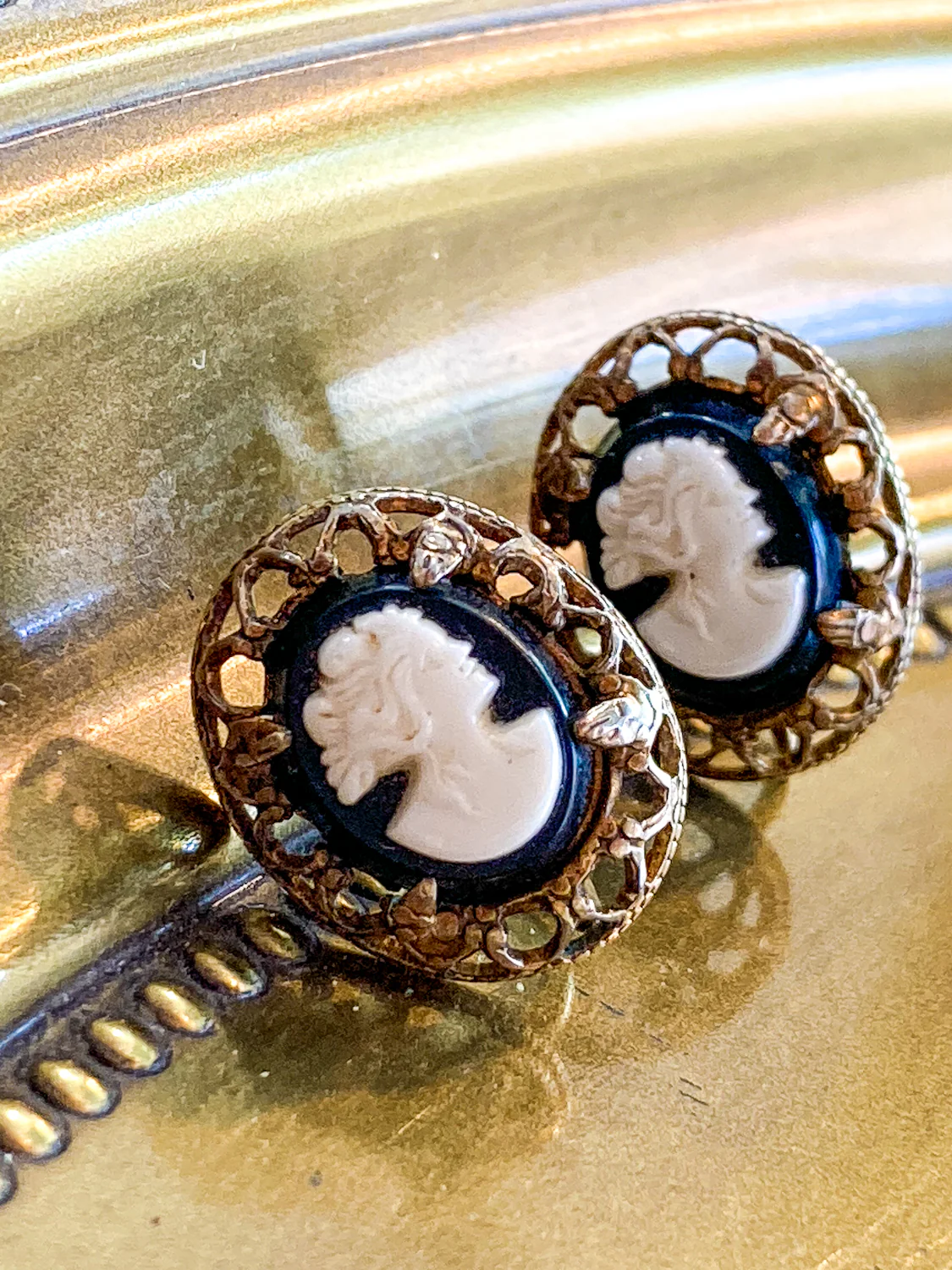 Vintage Black Cameo Filigree Gold-tone Sterling Silver Screwback Earrings - Image 3