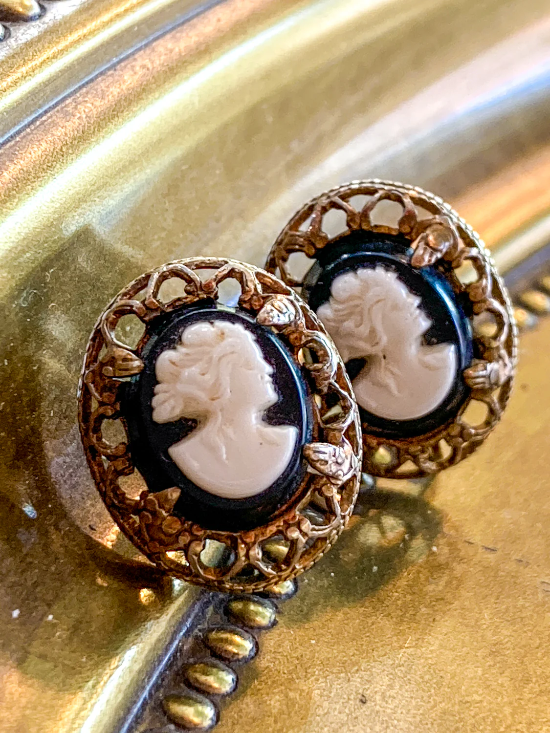 Vintage Black Cameo Filigree Gold-tone Sterling Silver Screwback Earrings - Image 7