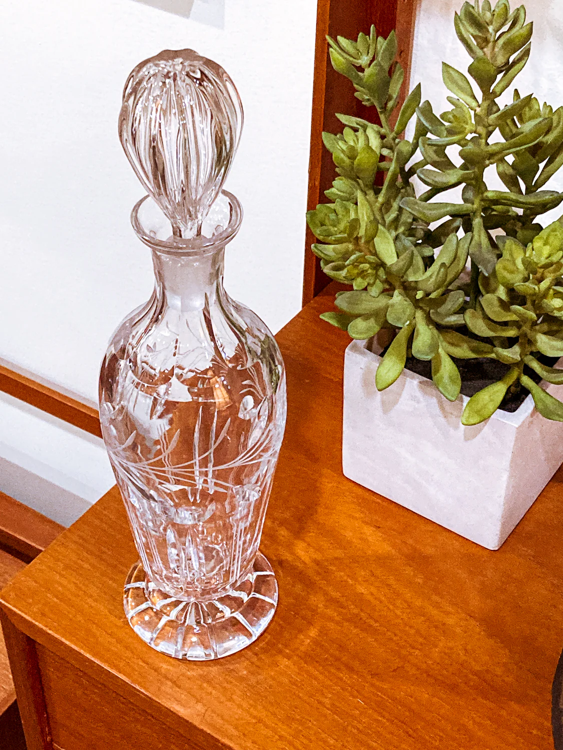 Vintage Clear Glass Etched Details Sculptural Stopper Decanter Barware - Image 5