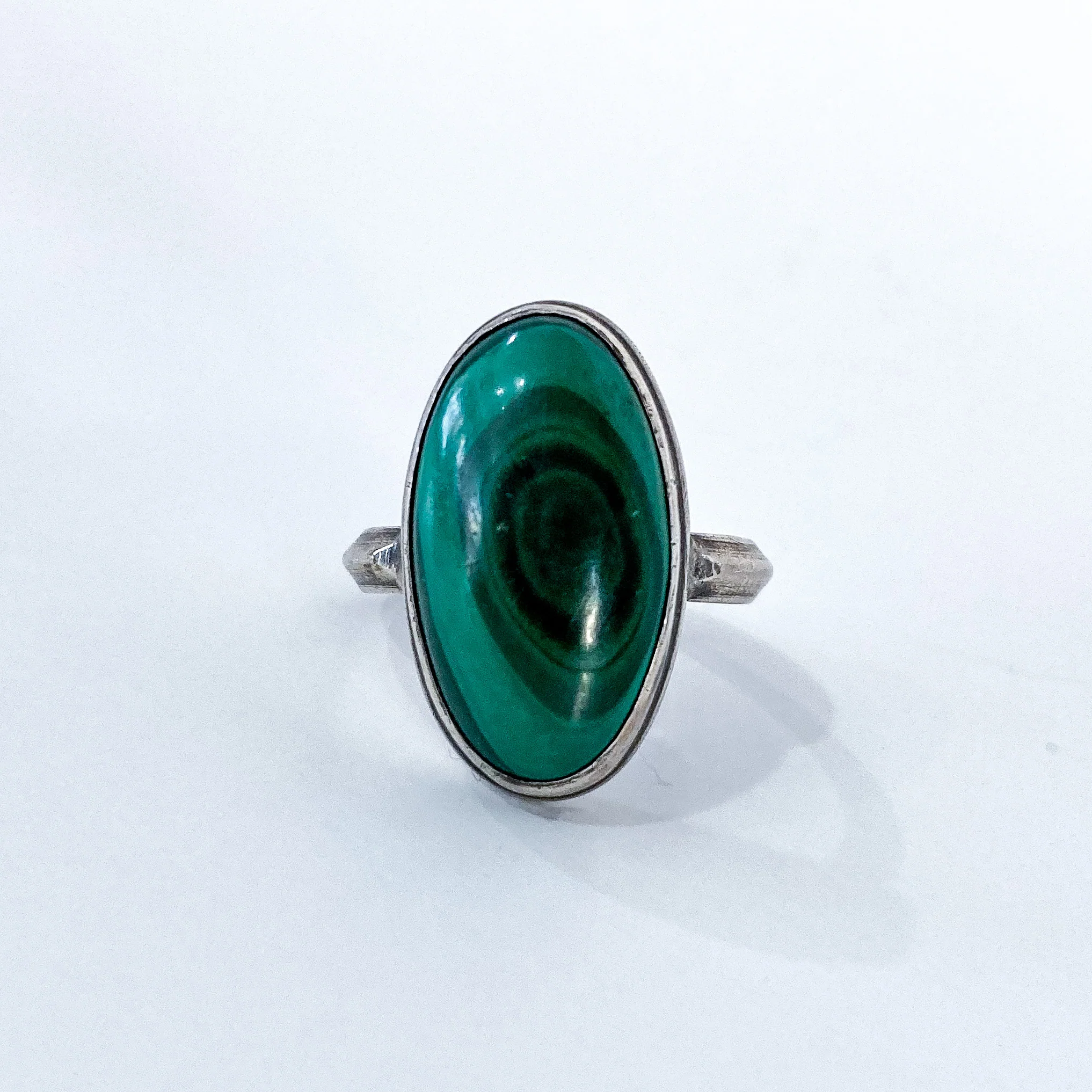 Vintage Domed Oval Swirling Rich Green Malachite Sterling Silver Ring - Image 3