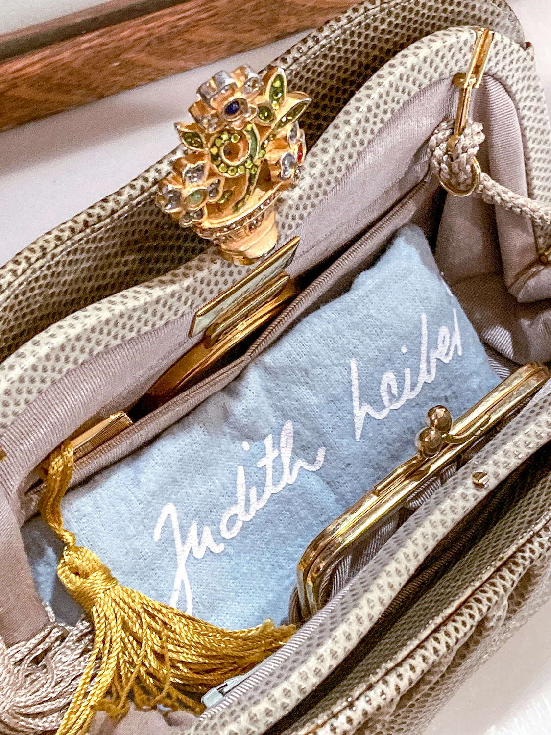 Vintage Judith Leiber Champagne Snakeskin Floral Clasp Crossbody Clutch Bag - Image 3