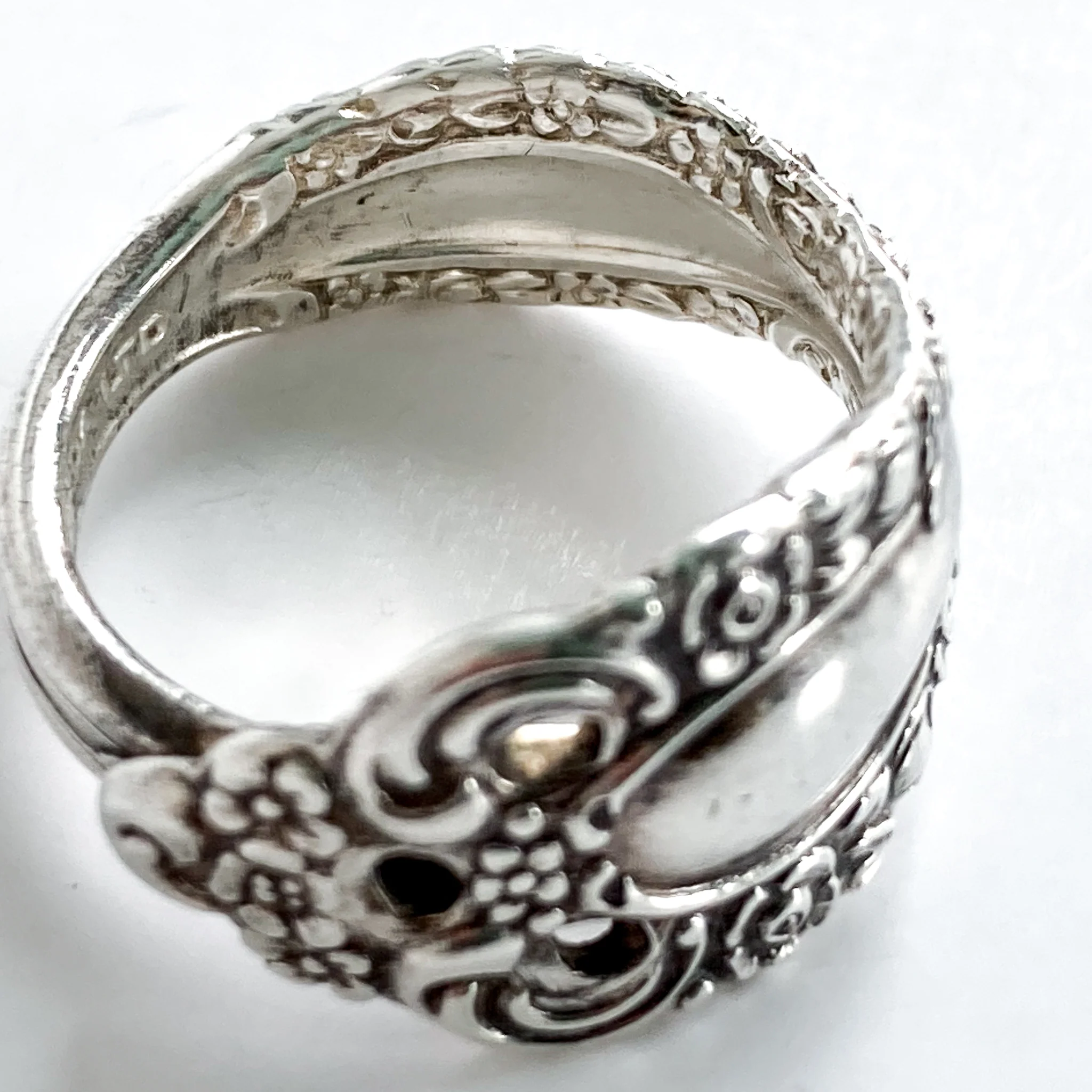 Vintage Recycled Oneida Silver Artsy Floral Repousse Spoon Handle Ring - Image 5