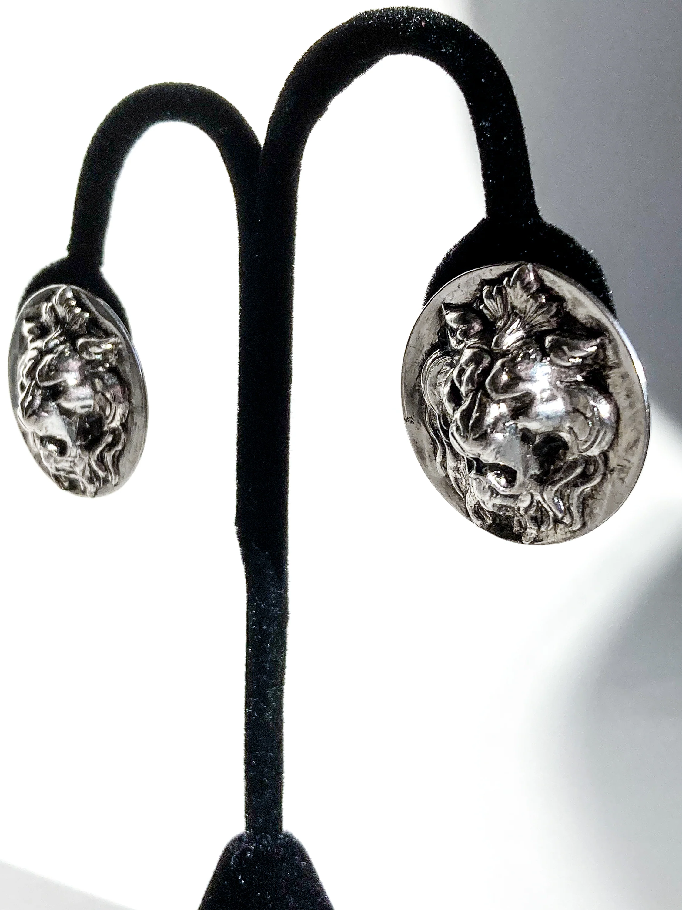 Vintage Particolari Italian Silver Toned Lion Head Clip On Earrings - Image 11