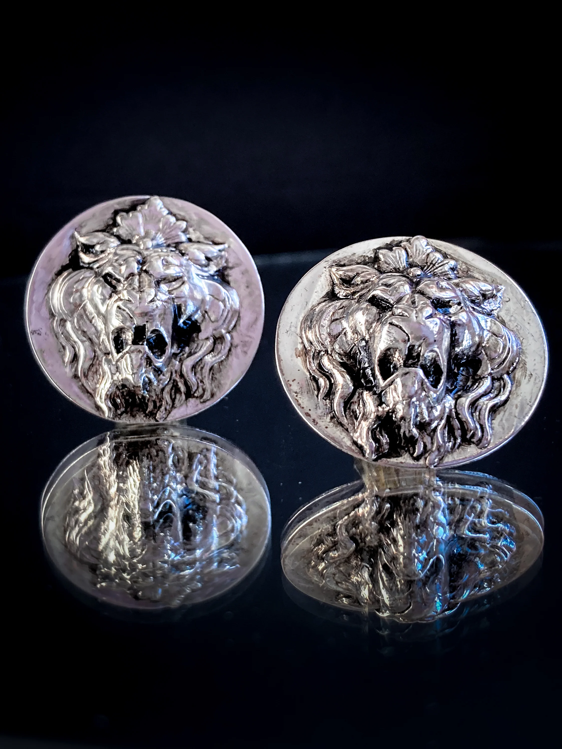 Vintage Particolari Italian Silver Toned Lion Head Clip On Earrings - Image 12