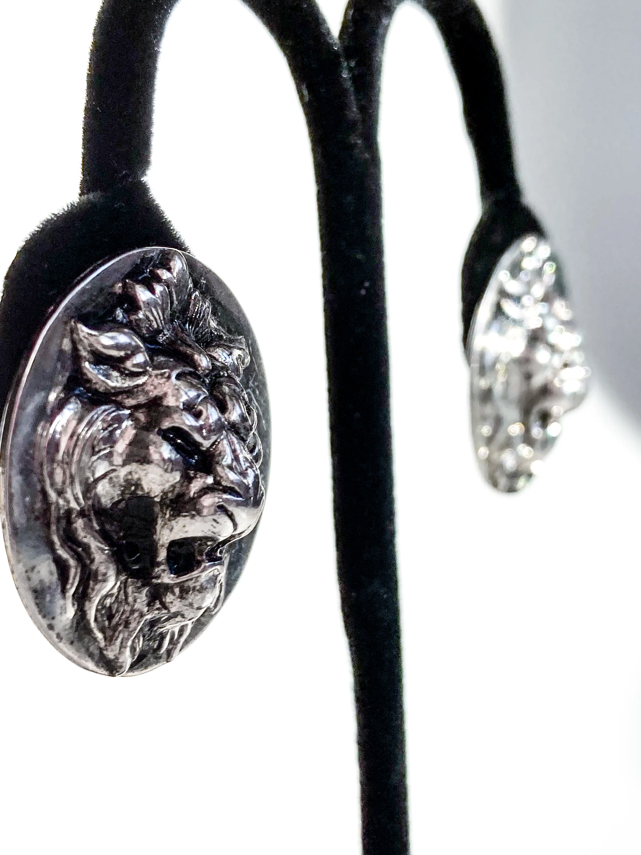 Vintage Particolari Italian Silver Toned Lion Head Clip On Earrings - Image 9