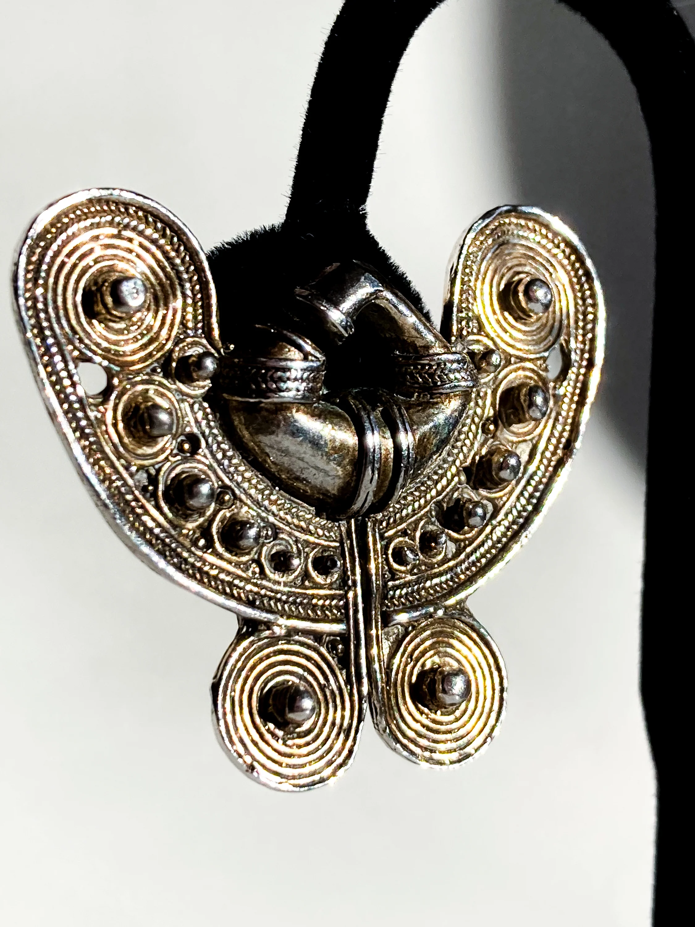 Vintage Pre-Columbian Style Silver Toned Geometric Clip On Earrings - Image 12