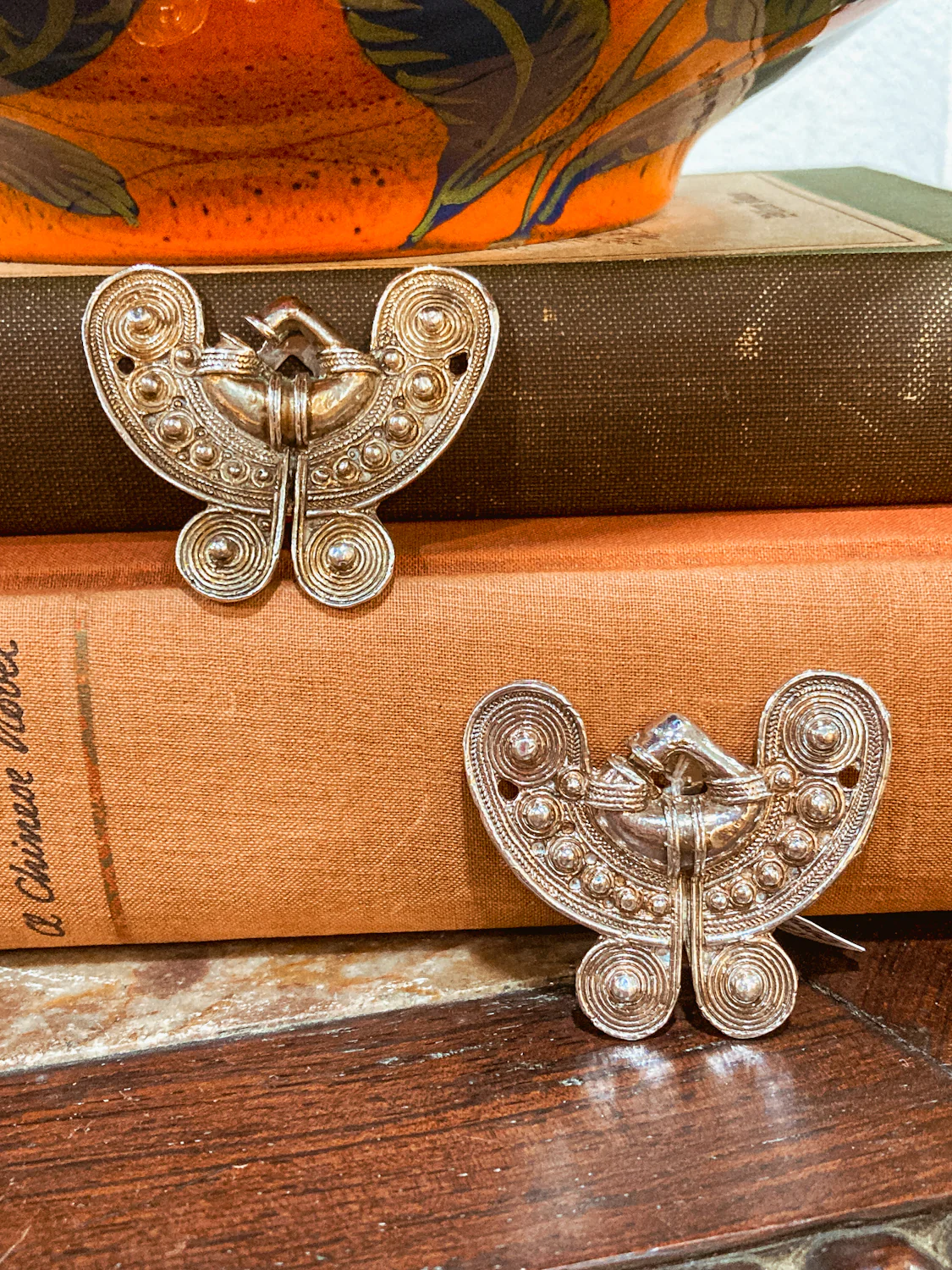 Vintage Pre-Columbian Style Silver Toned Geometric Clip On Earrings - Image 5