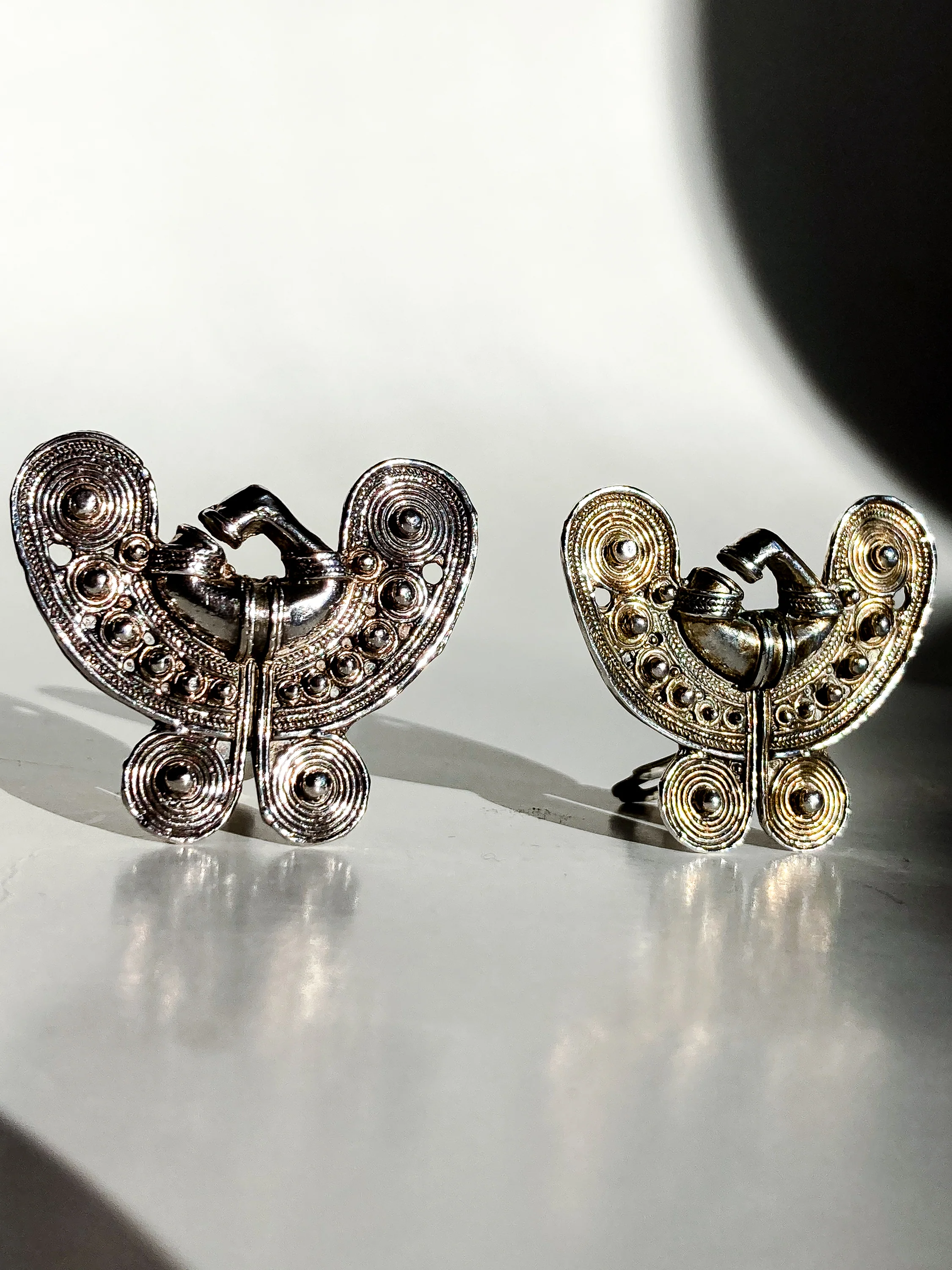 Vintage Pre-Columbian Style Silver Toned Geometric Clip On Earrings - Image 6